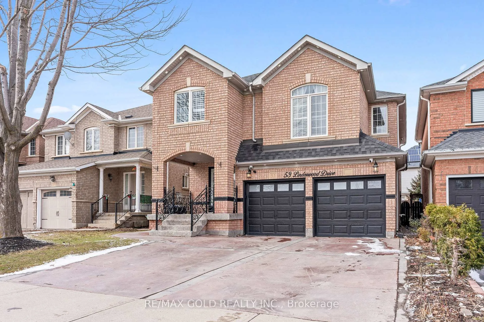 Photo 2 of 53 Linderwood Drive, Brampton, Fletcher's Meadow — HOMEH