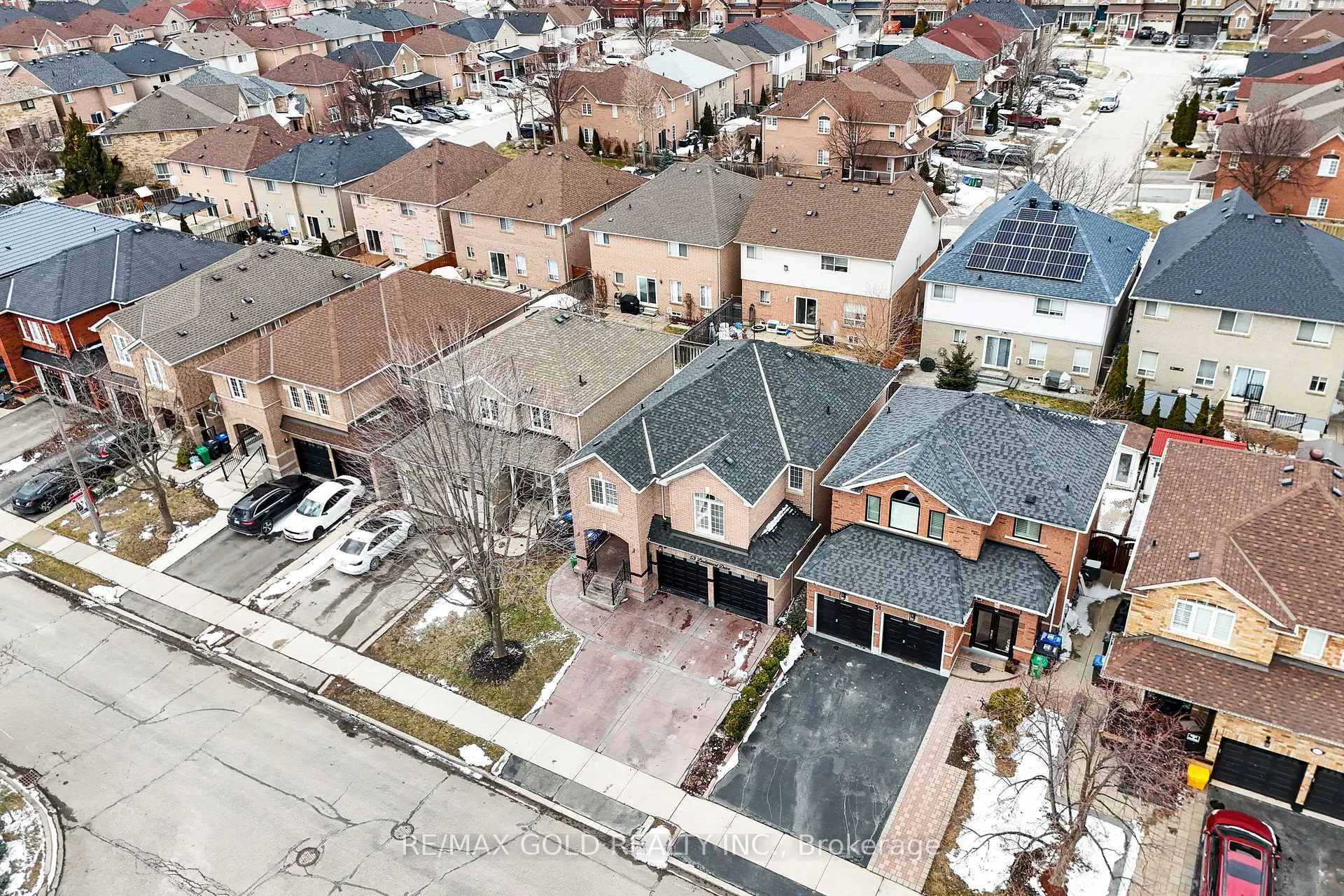 Photo 3 of 53 Linderwood Drive, Brampton, Fletcher's Meadow — HOMEH