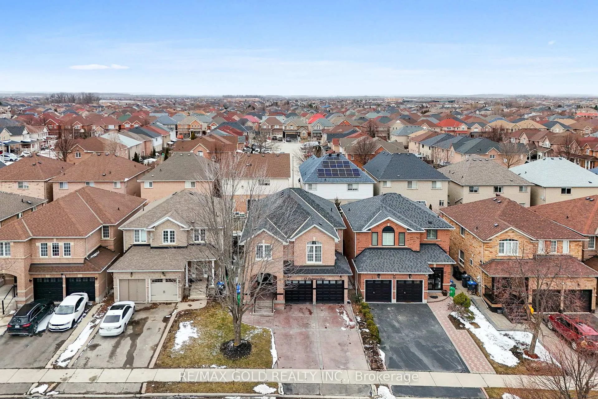 Photo 4 of 53 Linderwood Drive, Brampton, Fletcher's Meadow — HOMEH