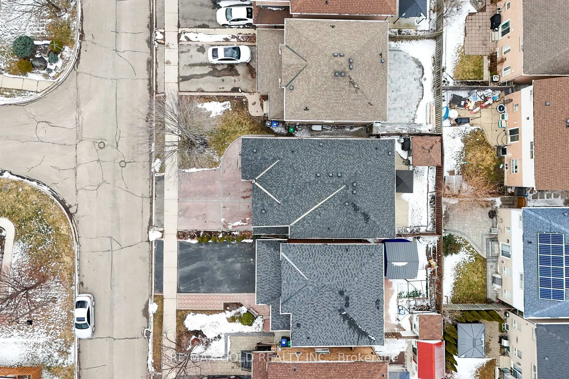 Photo 5 of 53 Linderwood Drive, Brampton, Fletcher's Meadow — HOMEH