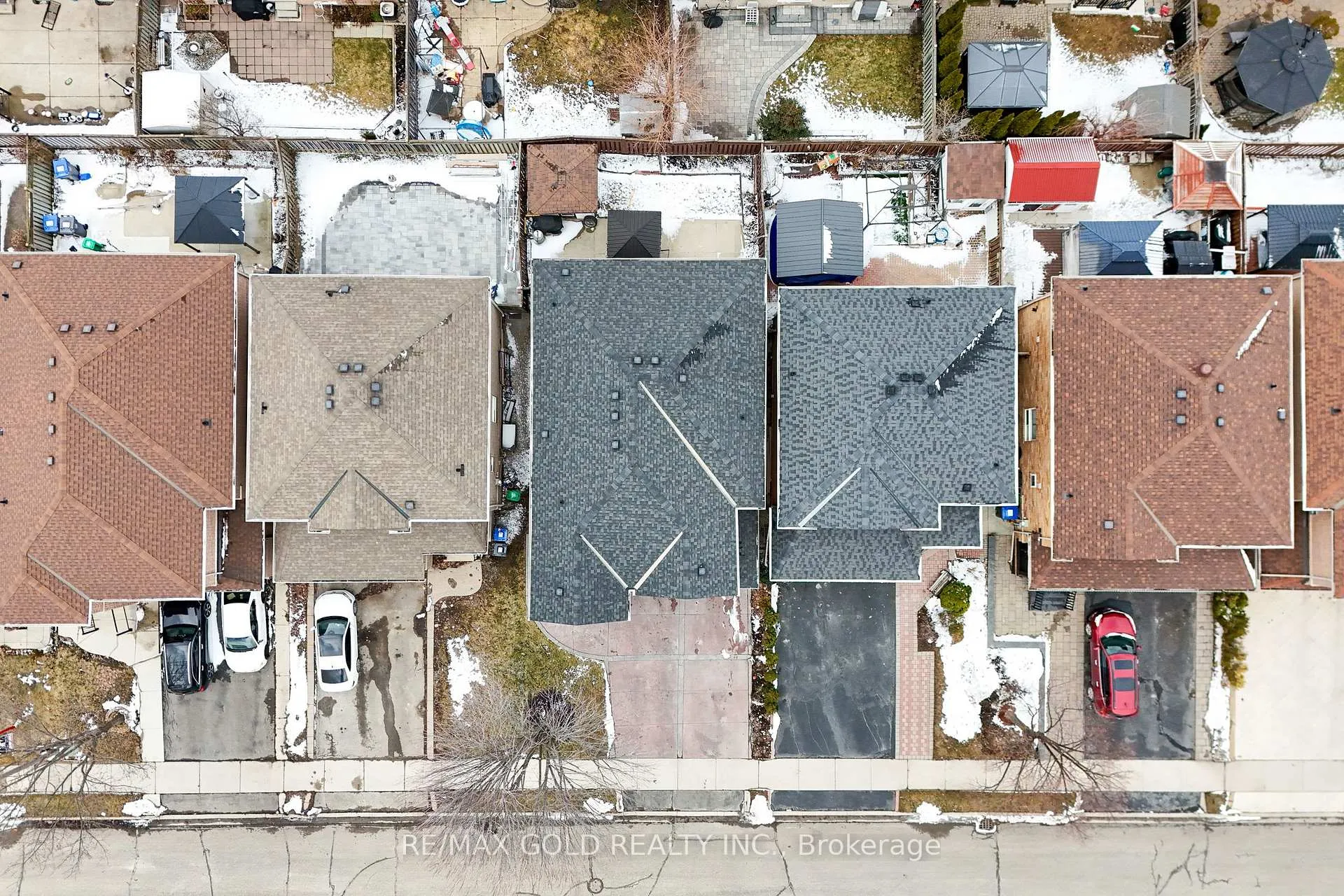 Photo 6 of 53 Linderwood Drive, Brampton, Fletcher's Meadow — HOMEH