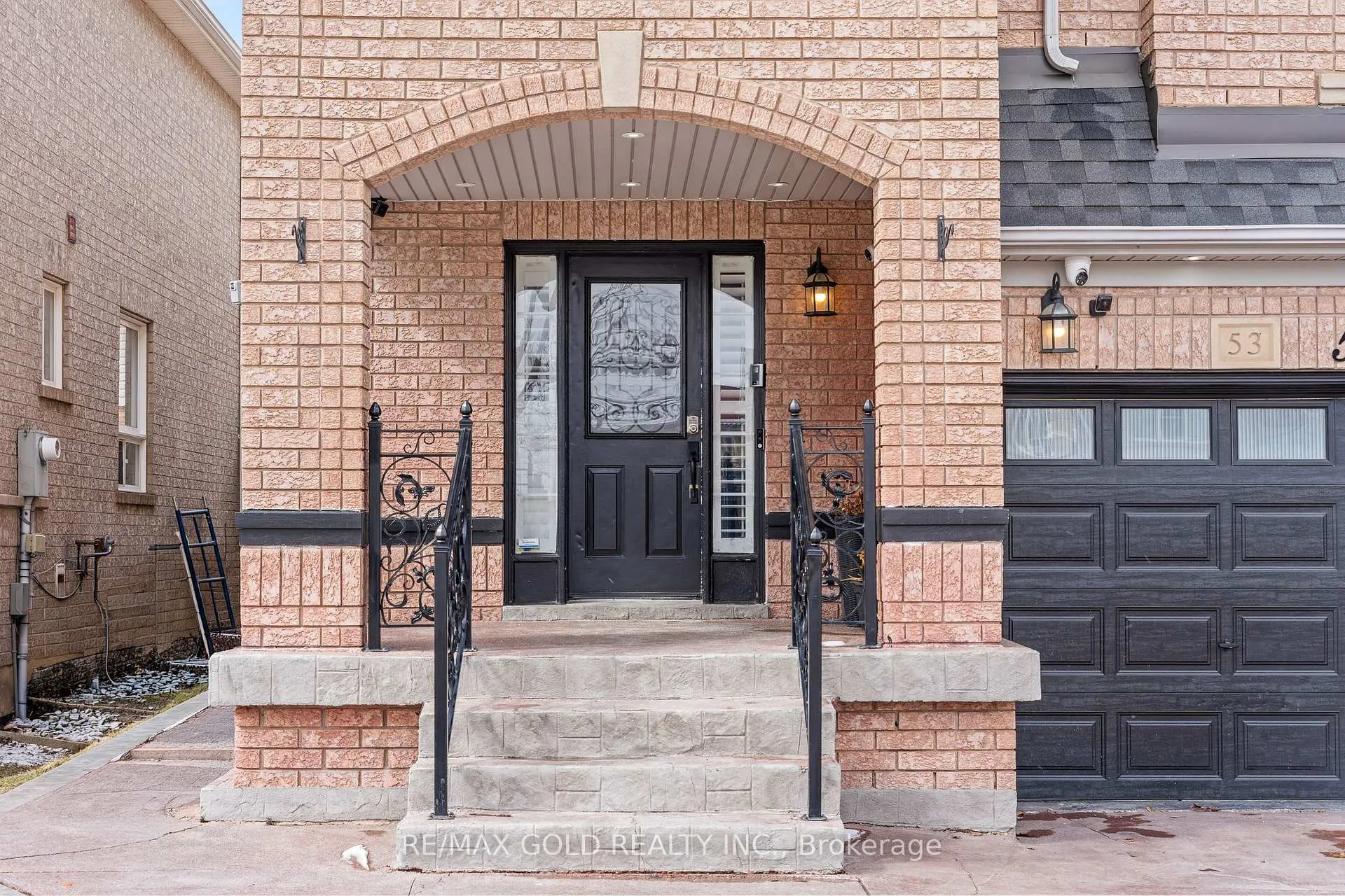 Photo 8 of 53 Linderwood Drive, Brampton, Fletcher's Meadow — HOMEH