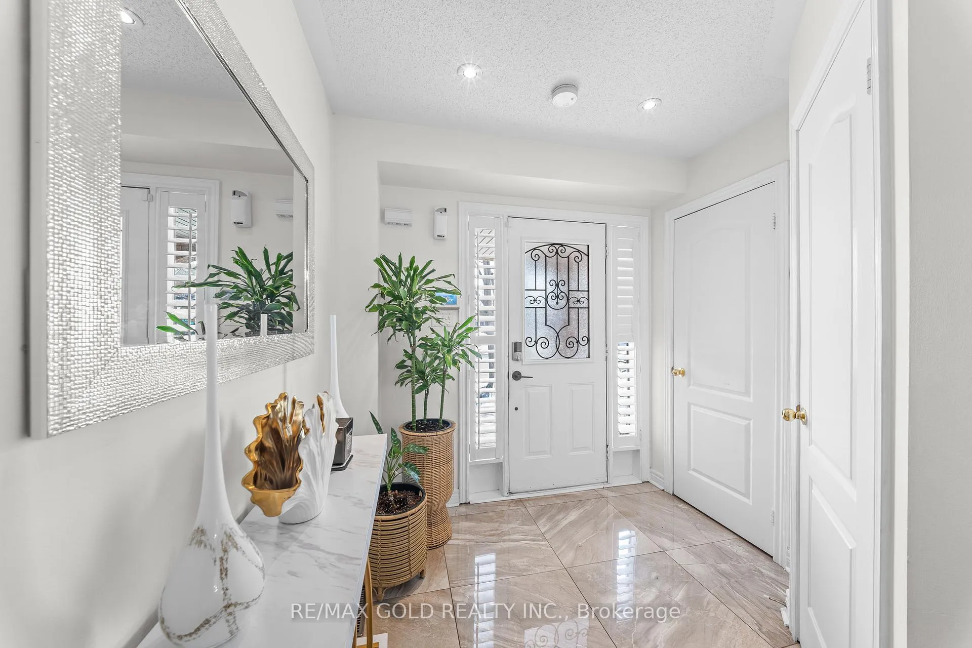 Photo 9 of 53 Linderwood Drive, Brampton, Fletcher's Meadow — HOMEH