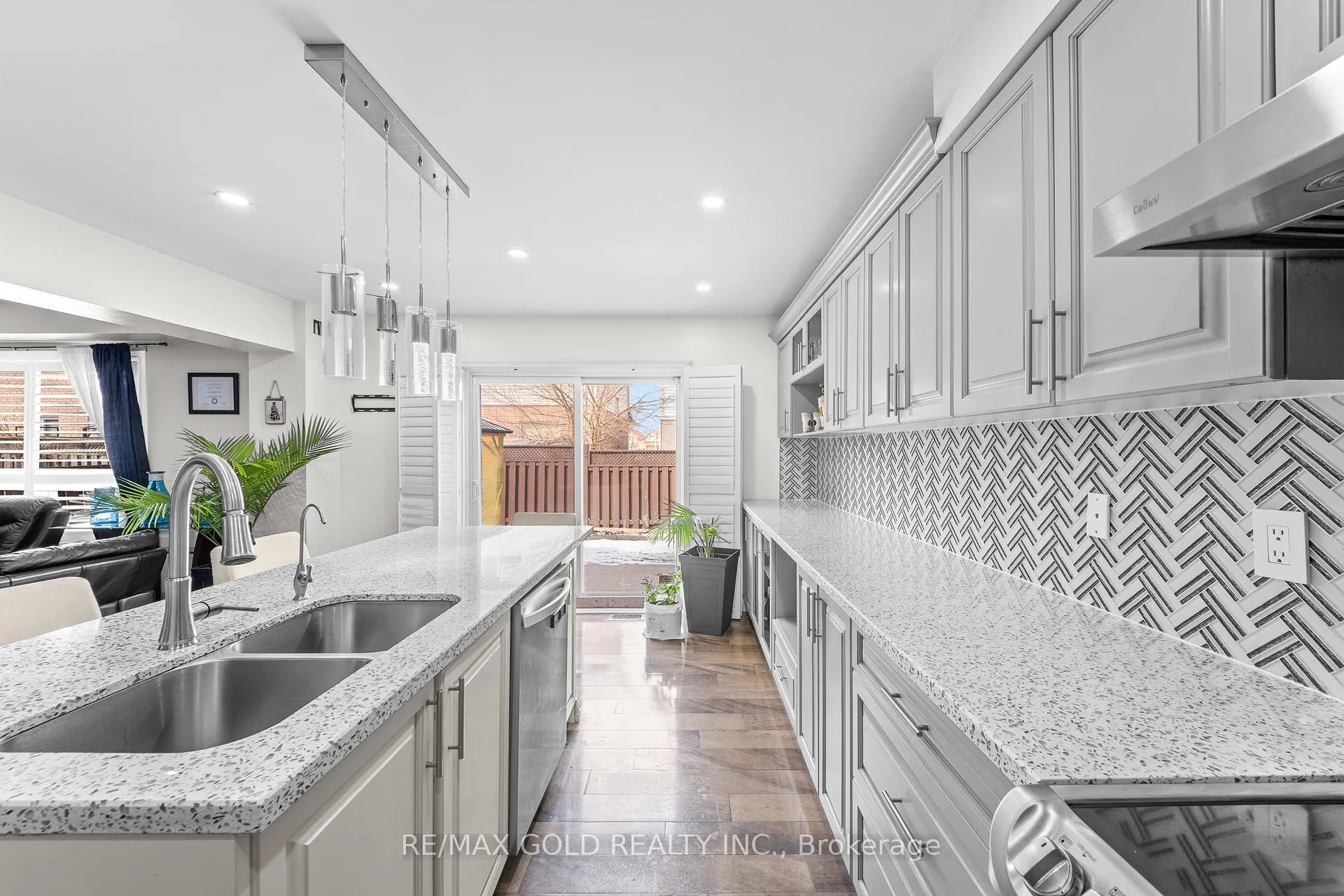 Photo 22 of 53 Linderwood Drive, Brampton, Fletcher's Meadow — HOMEH