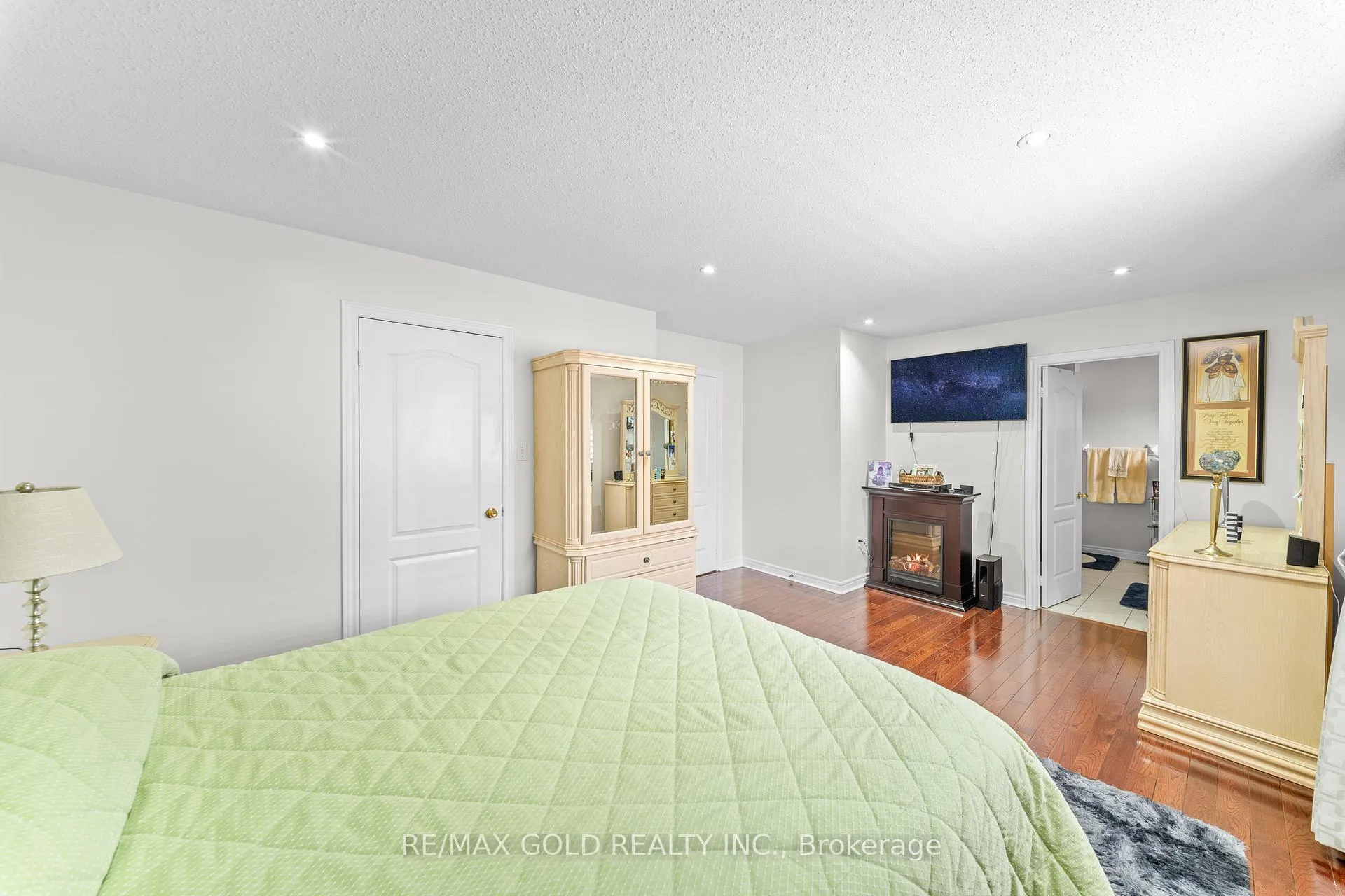 Photo 31 of 53 Linderwood Drive, Brampton, Fletcher's Meadow — HOMEH