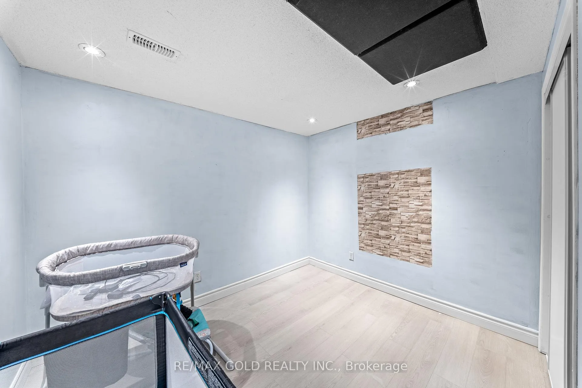 Photo 45 of 53 Linderwood Drive, Brampton, Fletcher's Meadow — HOMEH