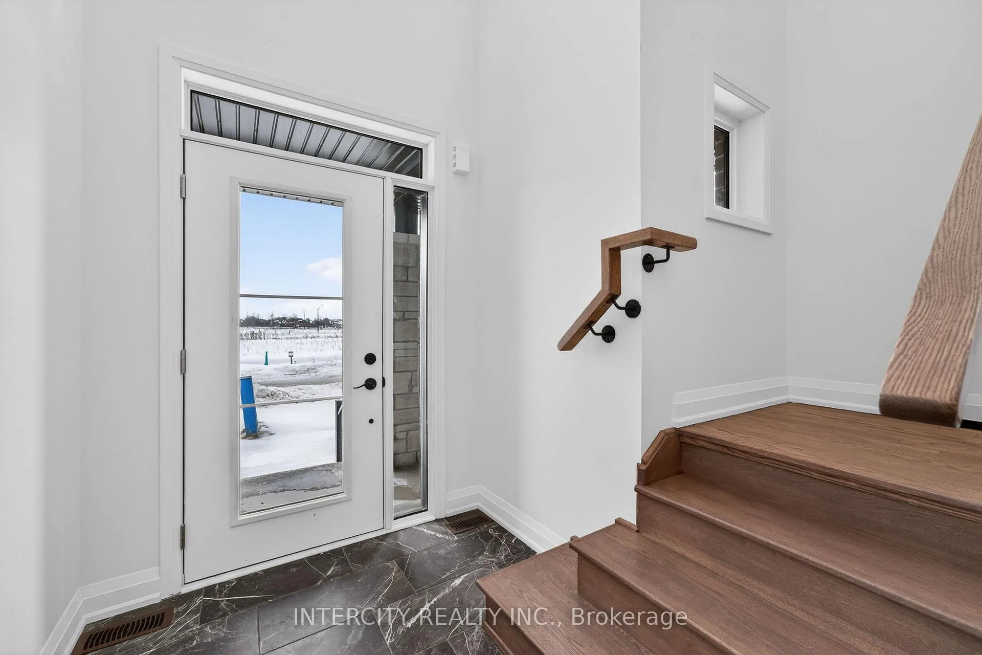 Photo 2 of 34 Legacy Circle, Wasaga Beach — HOMEH