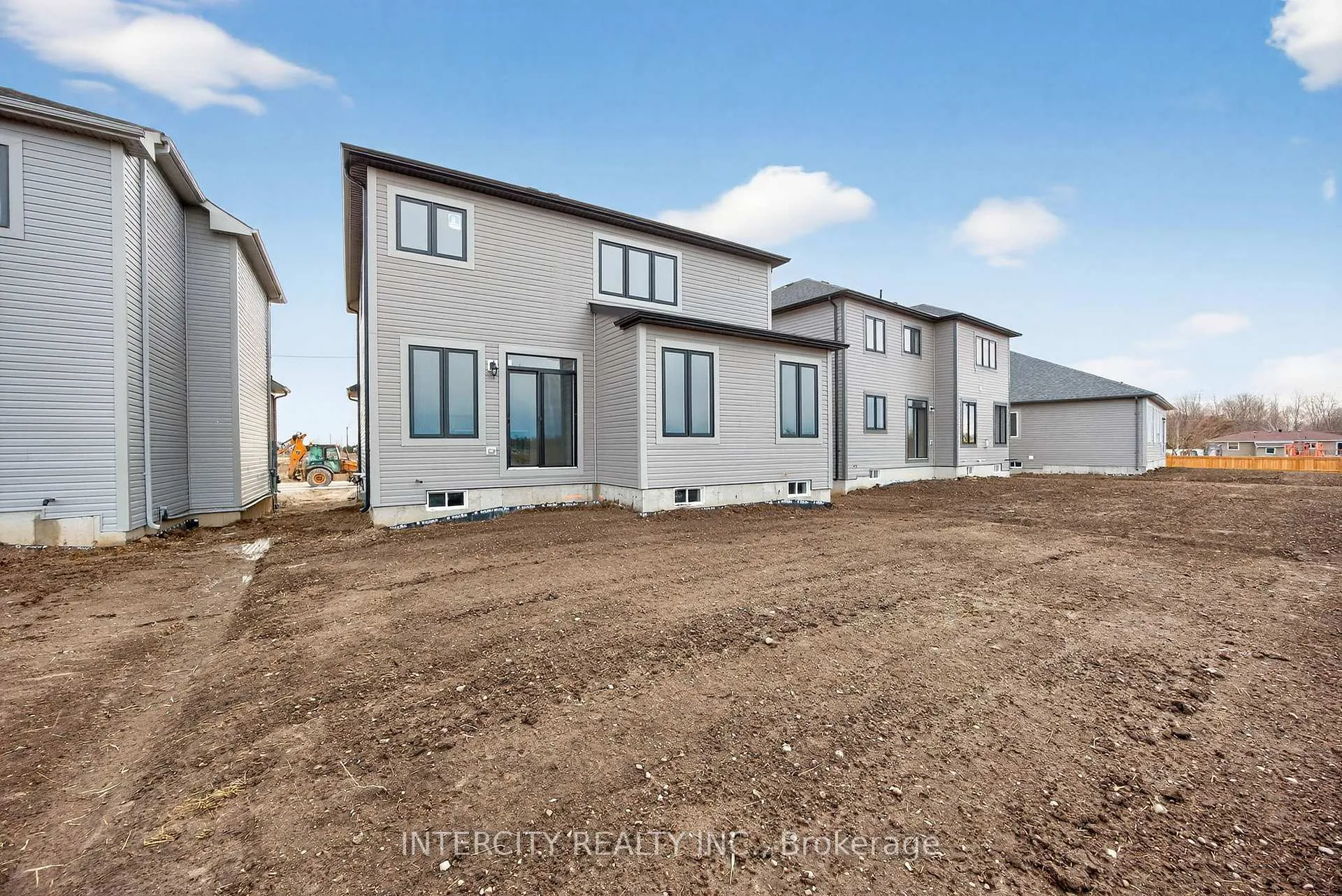 Photo 13 of 34 Legacy Circle, Wasaga Beach — HOMEH