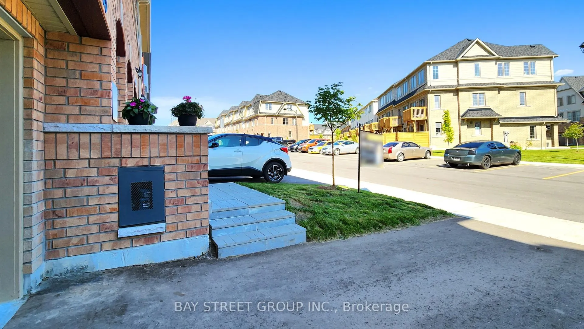 Photo 2 of Unit 41, 2695 Magdalen Path, Oshawa, Windfields — HOMEH