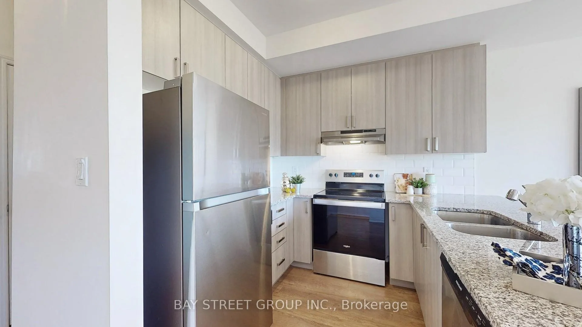 Photo 7 of Unit 41, 2695 Magdalen Path, Oshawa, Windfields — HOMEH