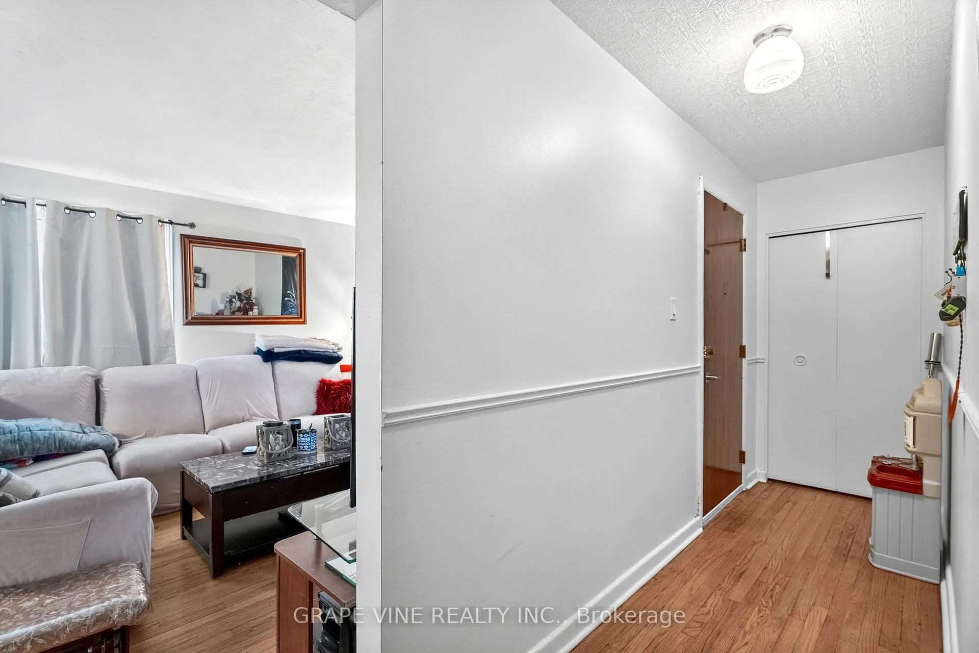 Photo 4 of 1098 Clyde Avenue, Ottawa, Copeland Park — HOMEH