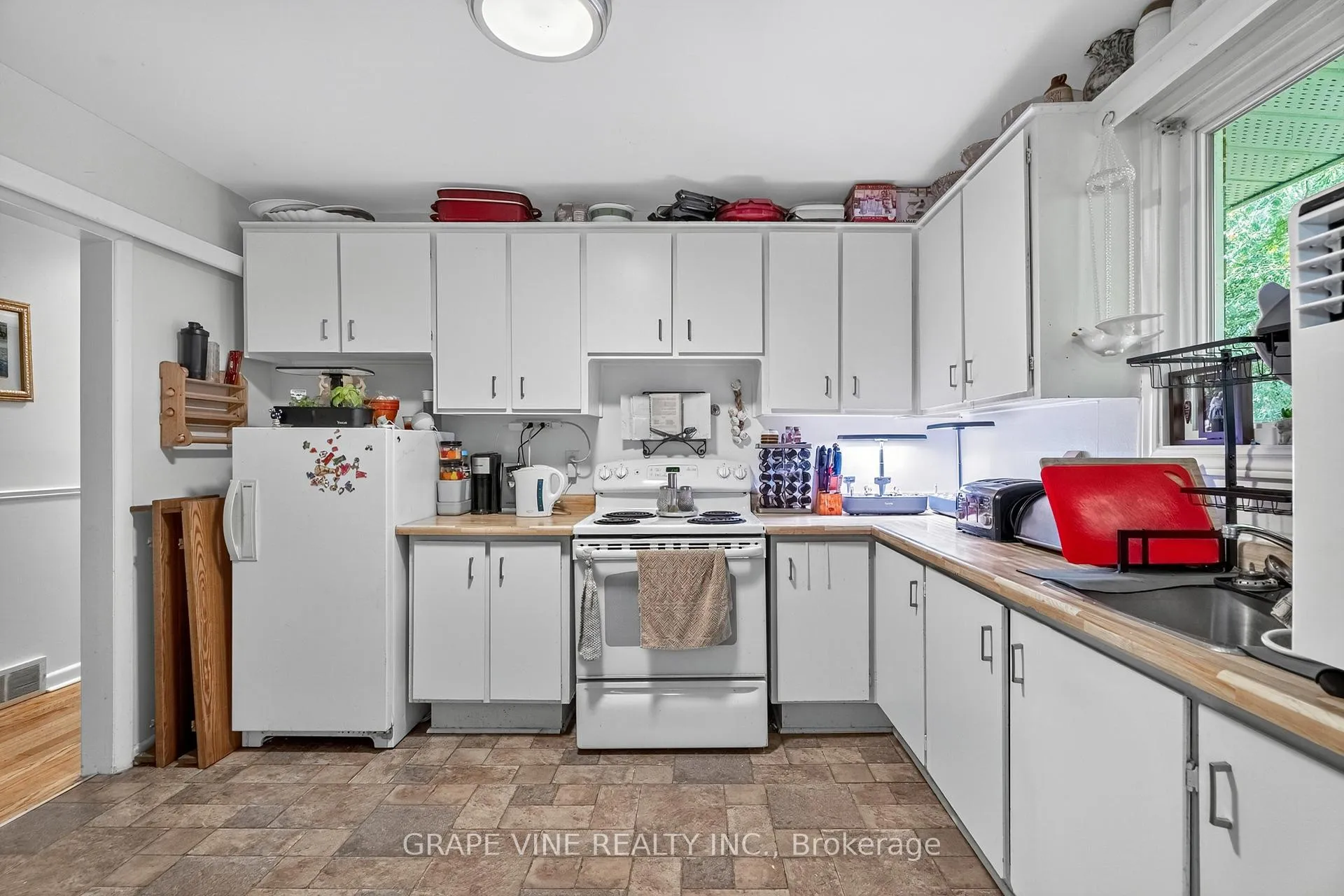 Photo 10 of 1098 Clyde Avenue, Ottawa, Copeland Park — HOMEH