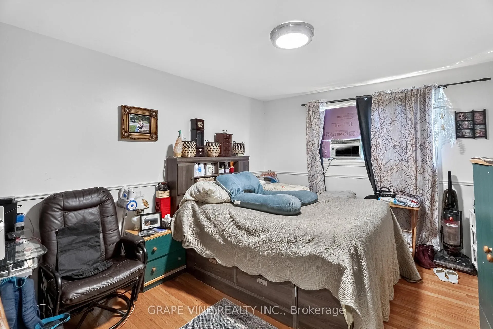 Photo 12 of 1098 Clyde Avenue, Ottawa, Copeland Park — HOMEH