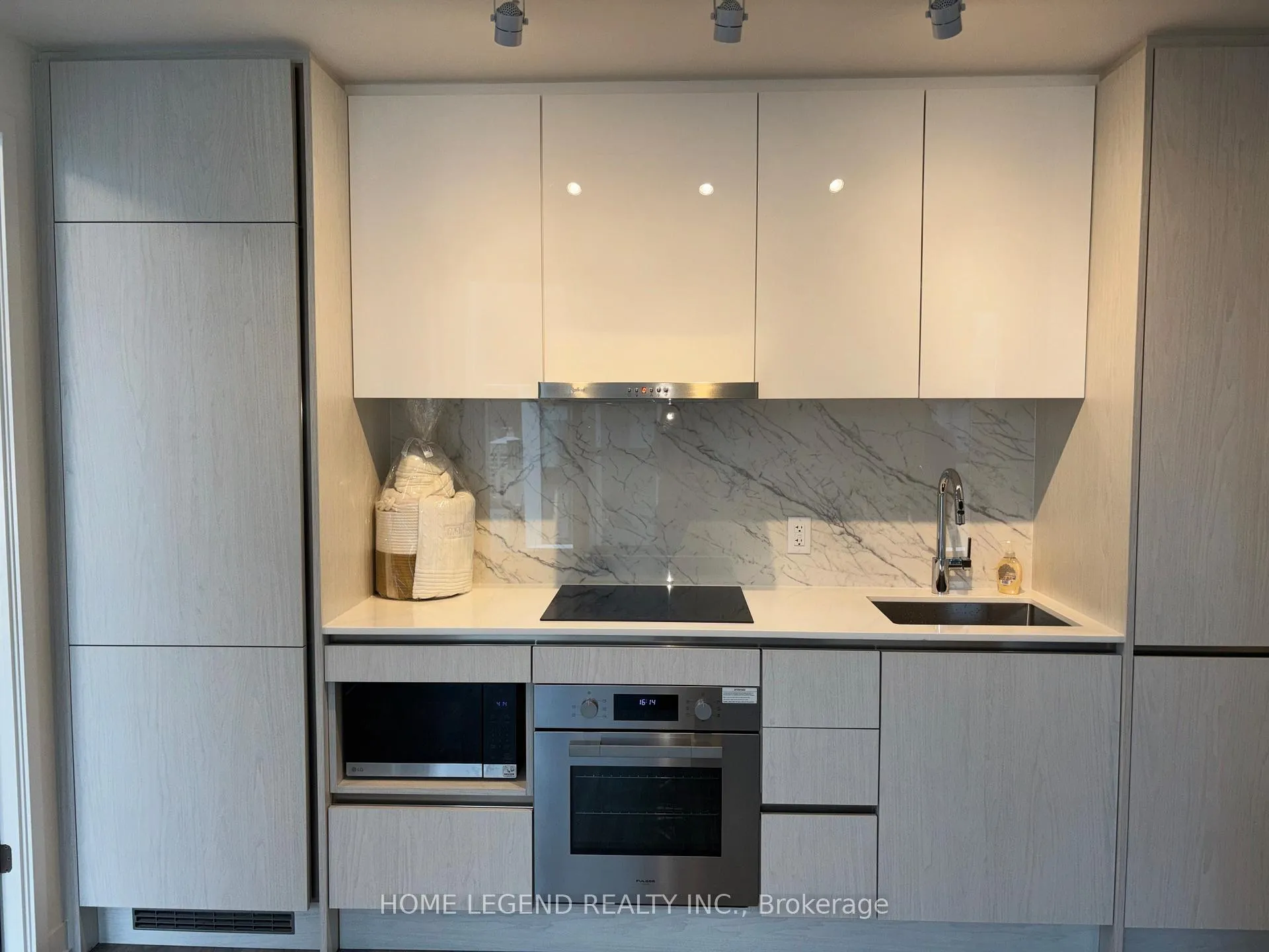 Photo 2 of Unit 3112, 180 Front St E Street, Toronto, Moss Park — HOMEH