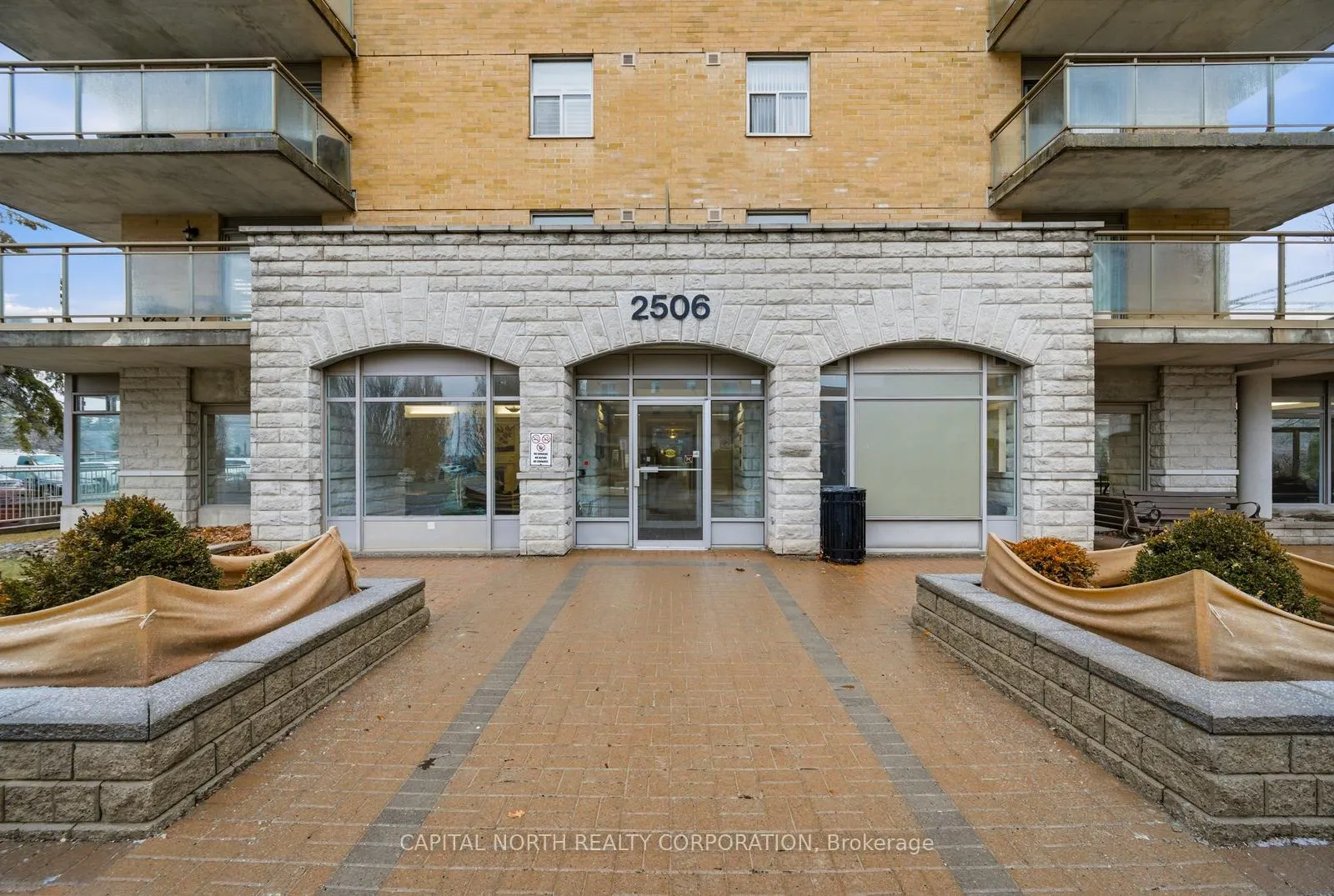 Photo 3 of Unit 513, 2506 Rutherford Road, Vaughan, Maple — HOMEH