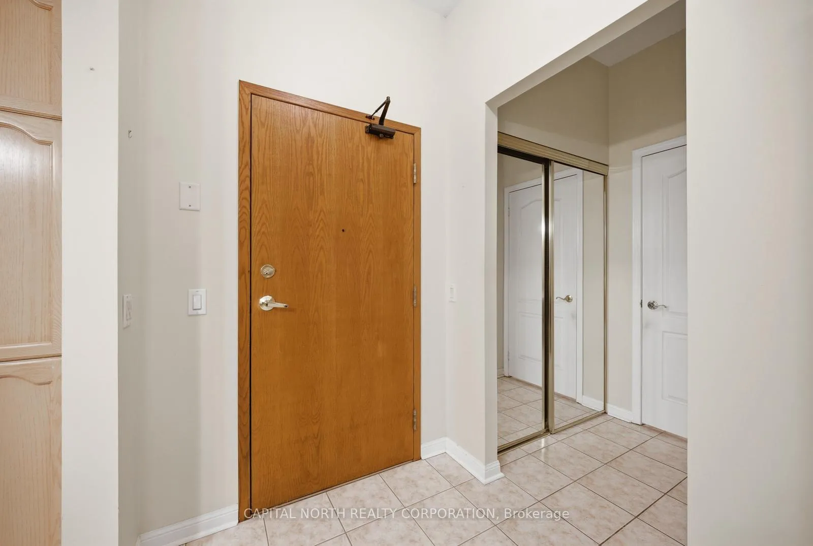 Photo 5 of Unit 513, 2506 Rutherford Road, Vaughan, Maple — HOMEH