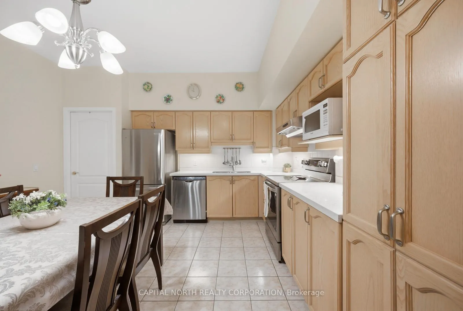 Photo 7 of Unit 513, 2506 Rutherford Road, Vaughan, Maple — HOMEH