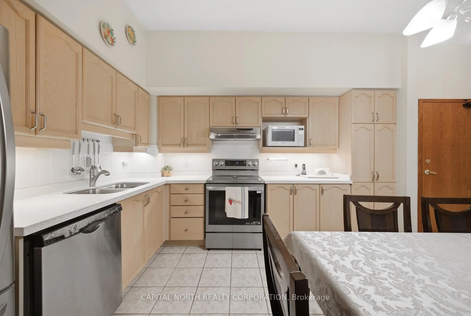 Photo 9 of Unit 513, 2506 Rutherford Road, Vaughan, Maple — HOMEH