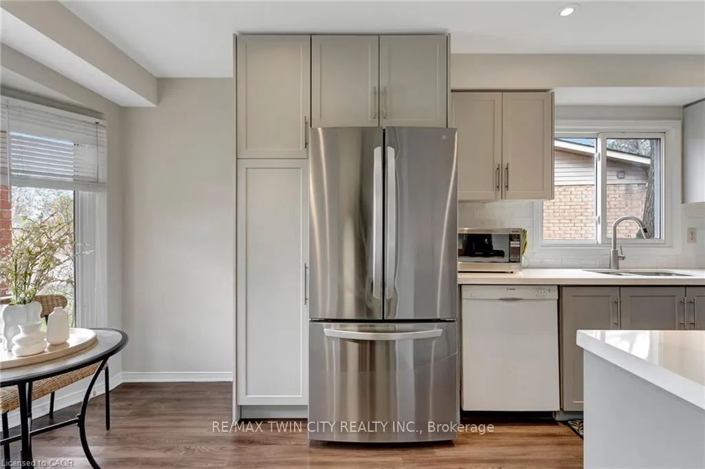 Photo 7 of 2427 Headon Forest Drive, Burlington, Headon — HOMEH