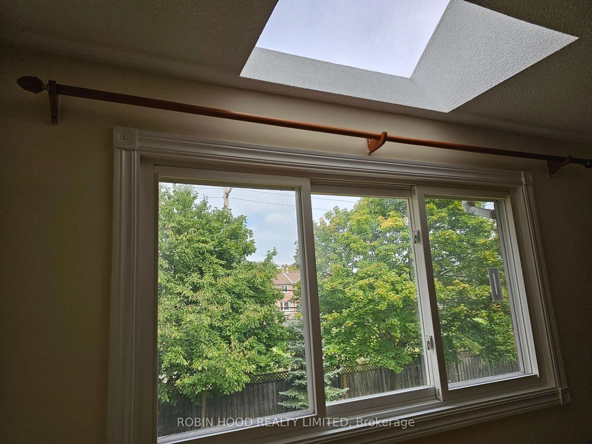 Photo 5 of Unit 21, 26 Moss Boulevard, Hamilton, Dundas — HOMEH