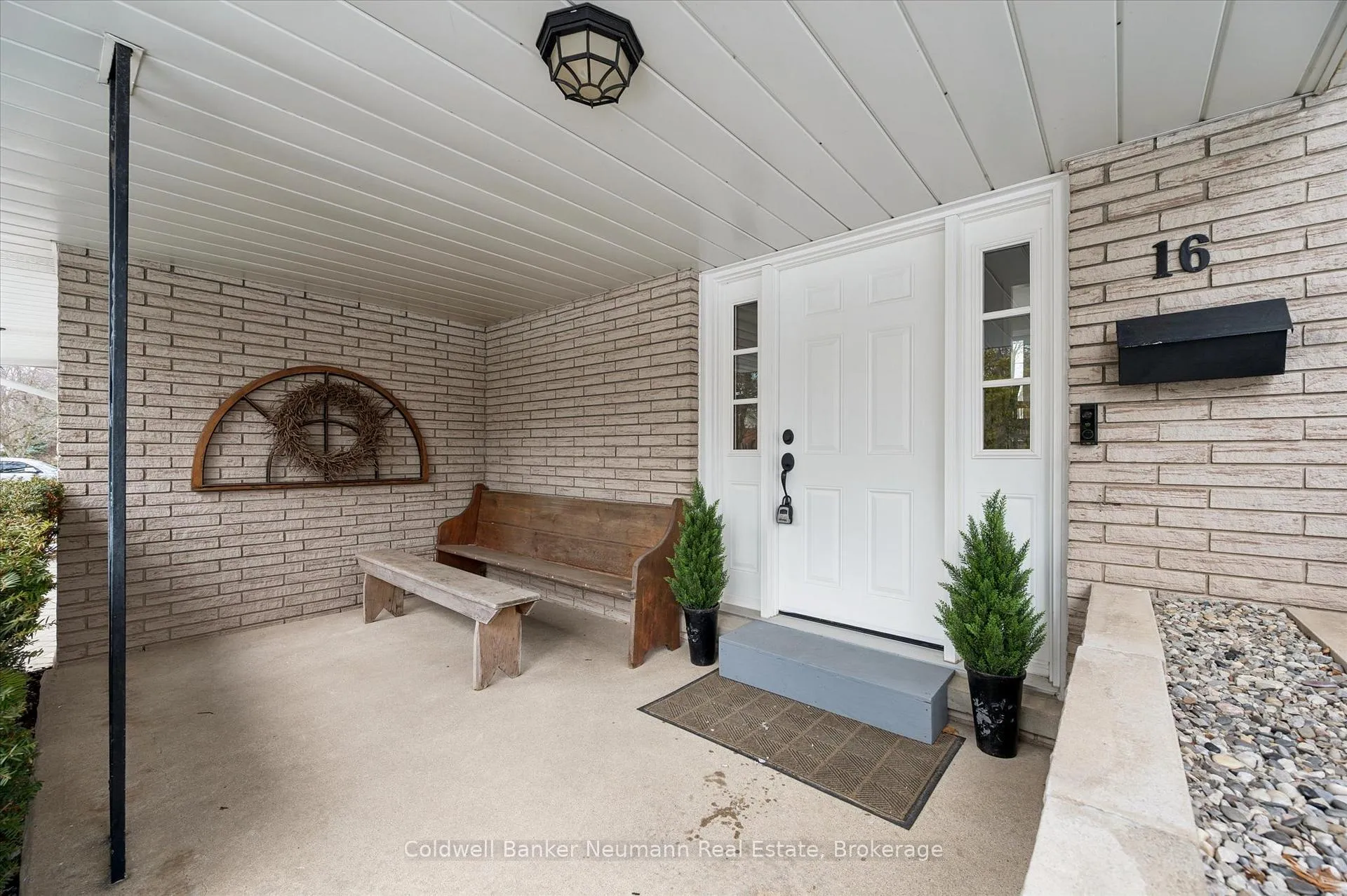 Photo 3 of 16 Colborn Street, Guelph, Kortright East — HOMEH
