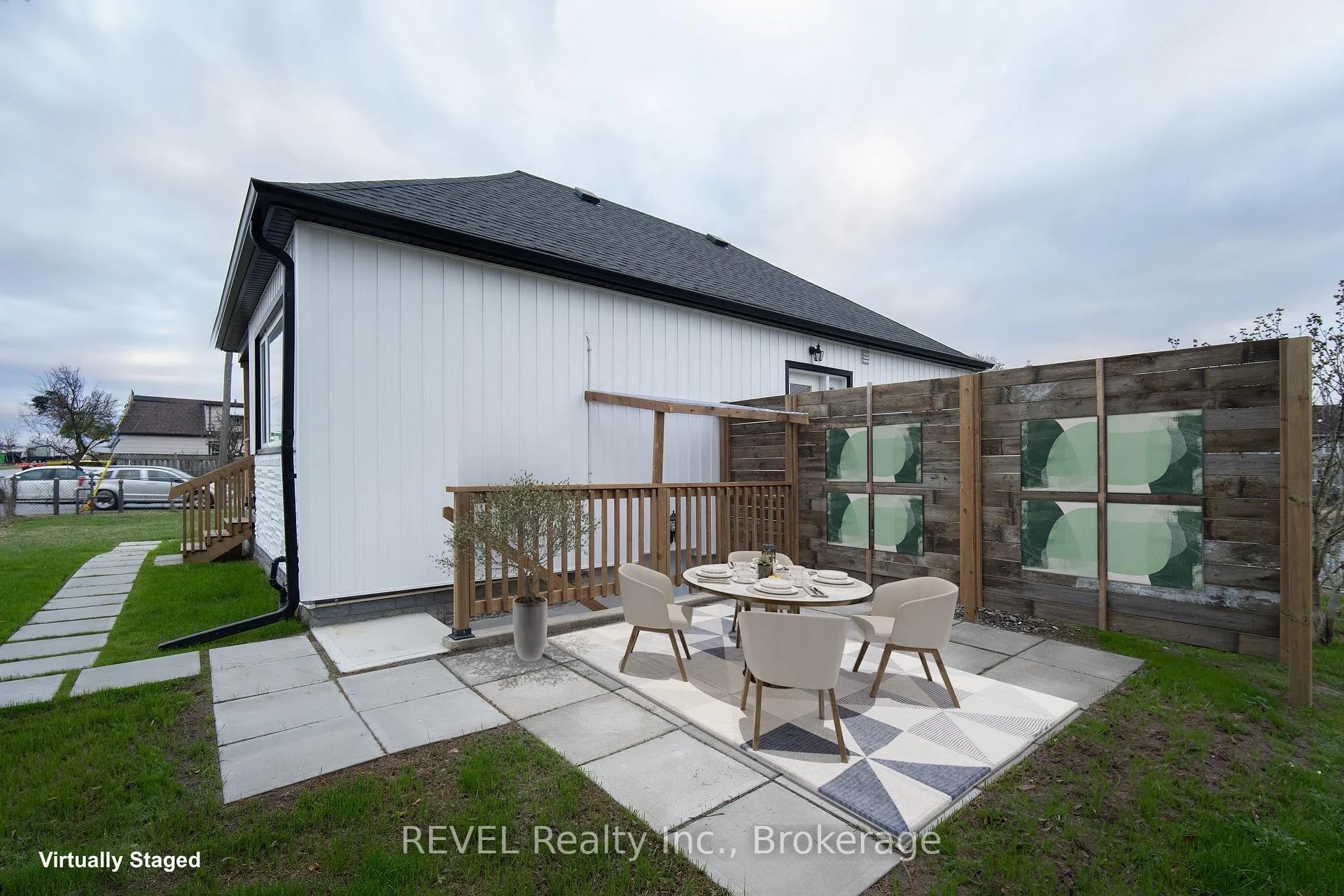 Photo 3 of Unit 2, 718 Ontario Road, Welland, Lincoln/Crowland — HOMEH