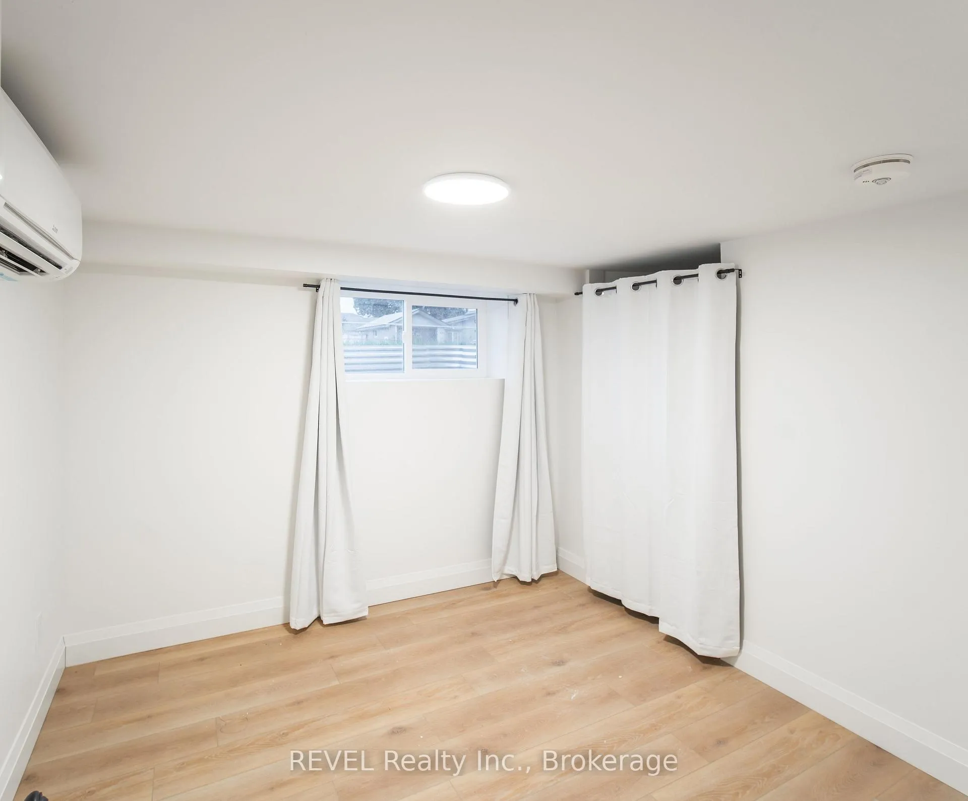 Photo 5 of Unit 2, 718 Ontario Road, Welland, Lincoln/Crowland — HOMEH