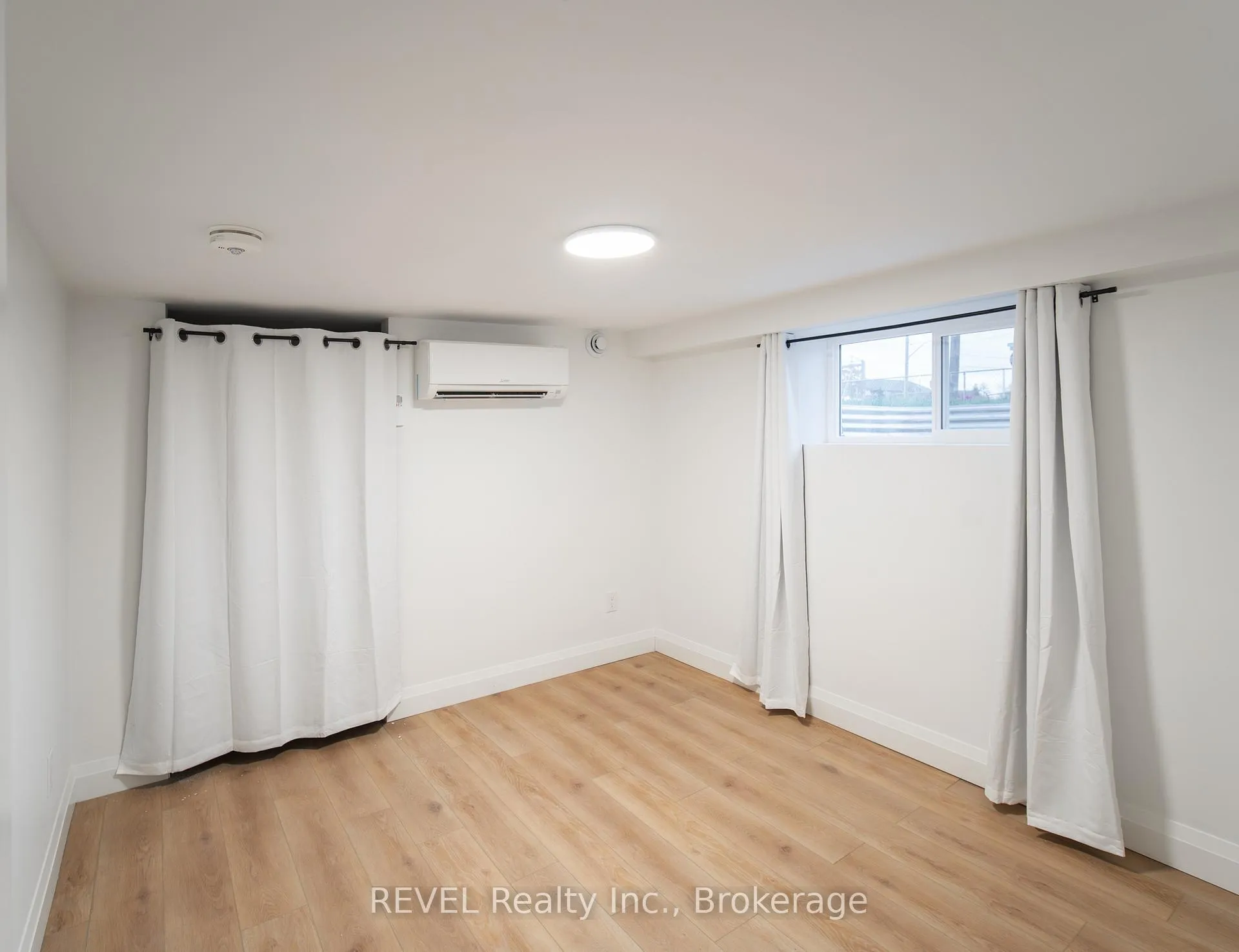 Photo 6 of Unit 2, 718 Ontario Road, Welland, Lincoln/Crowland — HOMEH