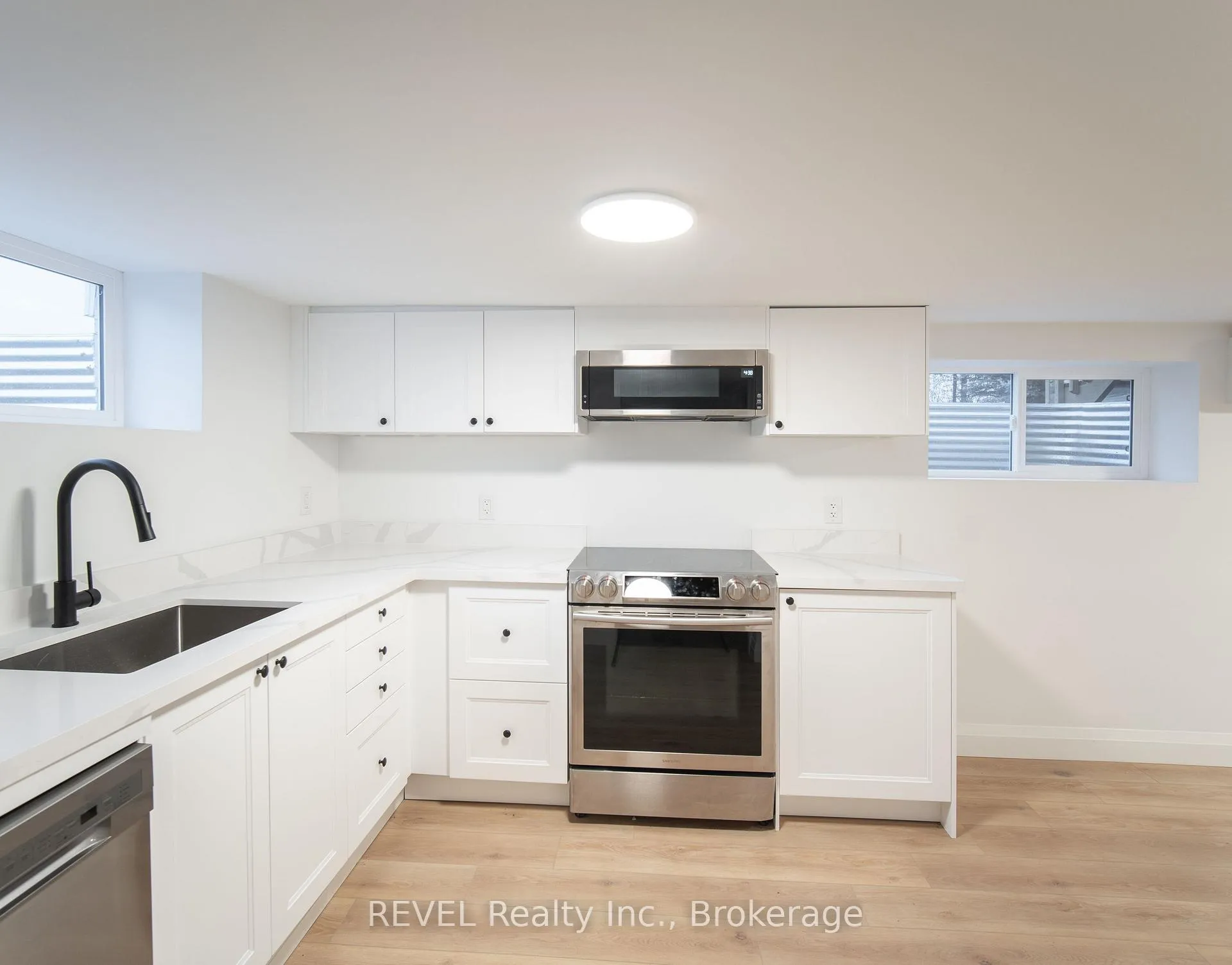 Photo 8 of Unit 2, 718 Ontario Road, Welland, Lincoln/Crowland — HOMEH