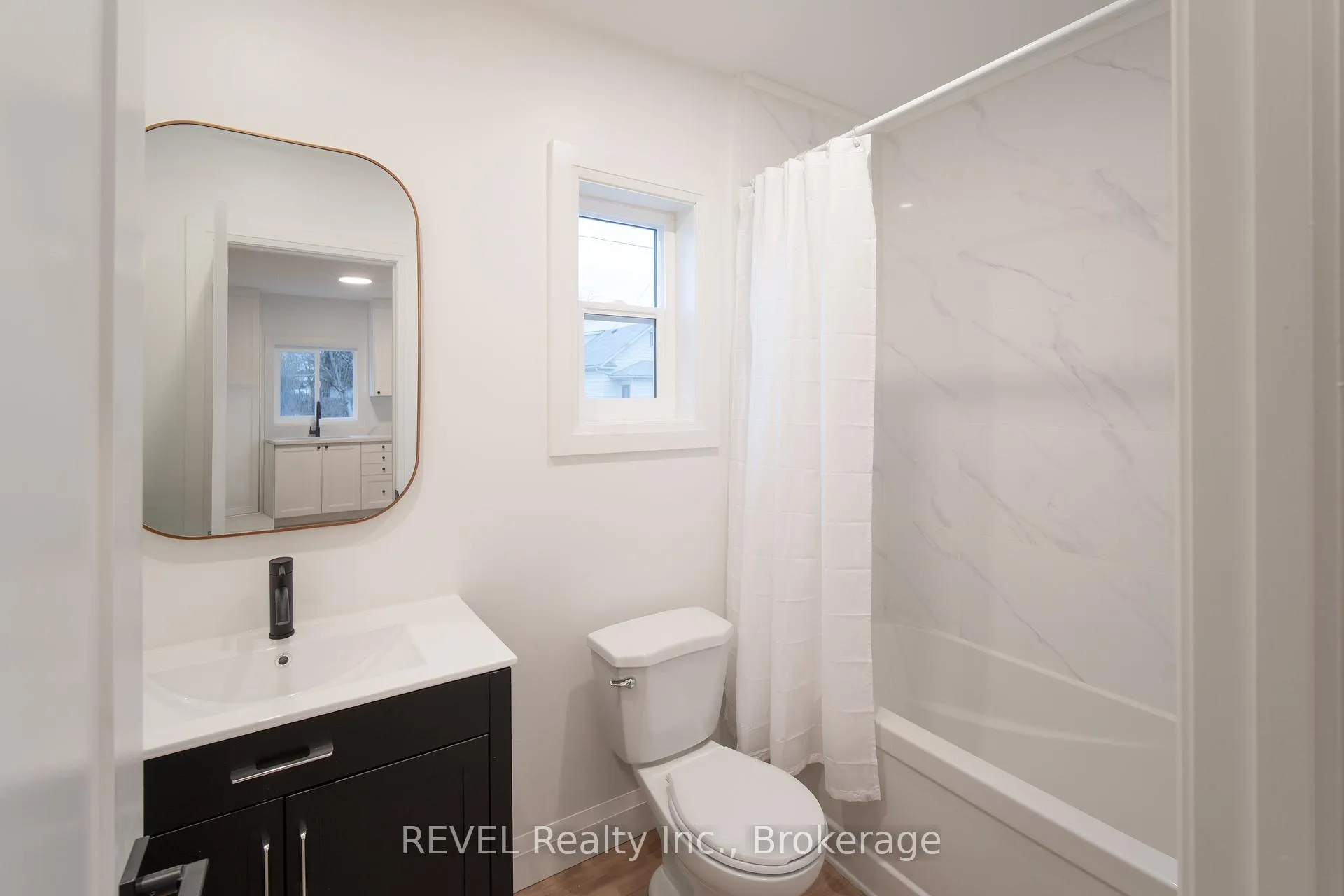 Photo 9 of Unit 2, 718 Ontario Road, Welland, Lincoln/Crowland — HOMEH