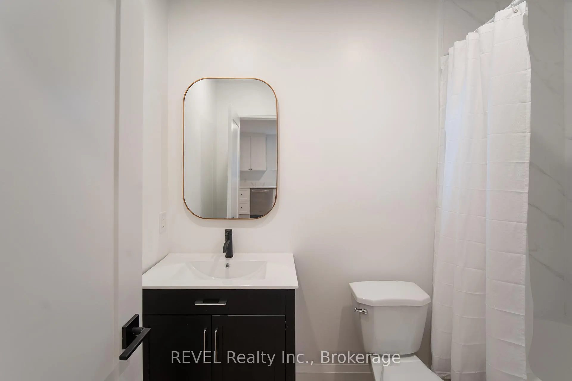 Photo 10 of Unit 2, 718 Ontario Road, Welland, Lincoln/Crowland — HOMEH