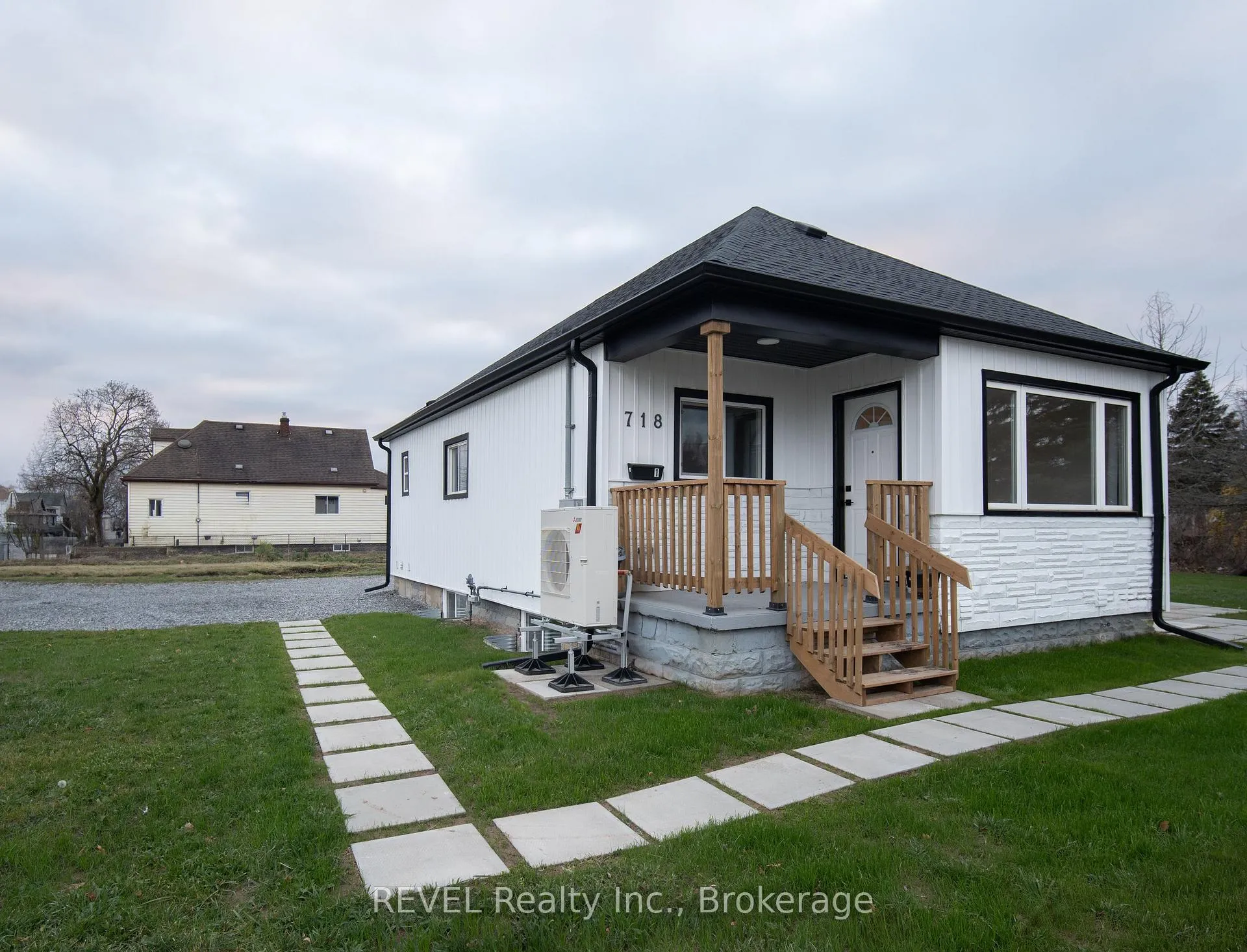 Photo 13 of Unit 2, 718 Ontario Road, Welland, Lincoln/Crowland — HOMEH