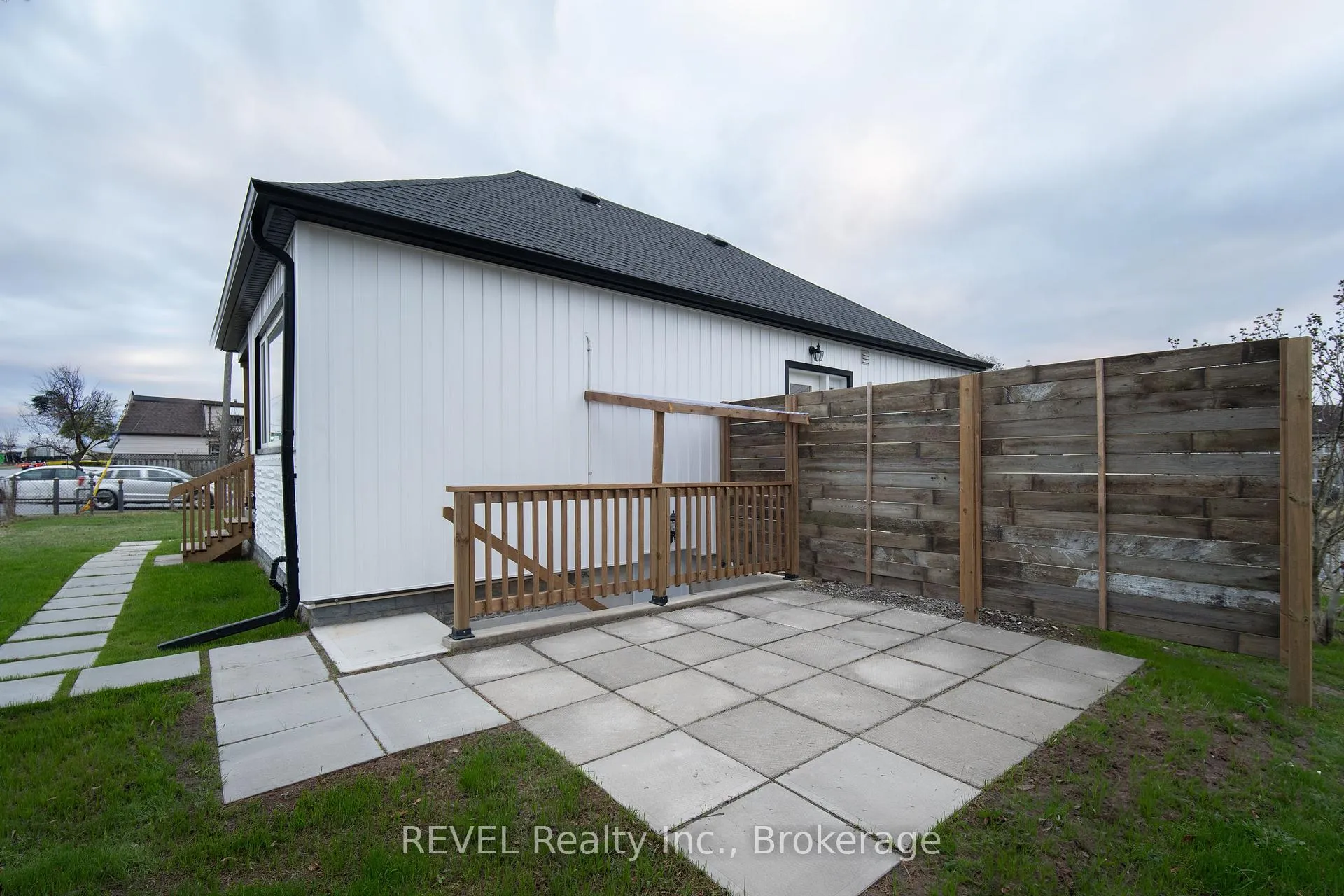 Photo 14 of Unit 2, 718 Ontario Road, Welland, Lincoln/Crowland — HOMEH