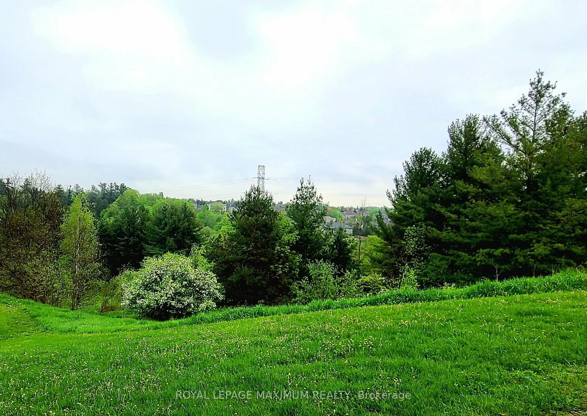 Photo 10 of 50 Panorama Crescent, Vaughan, Elder Mills — HOMEH