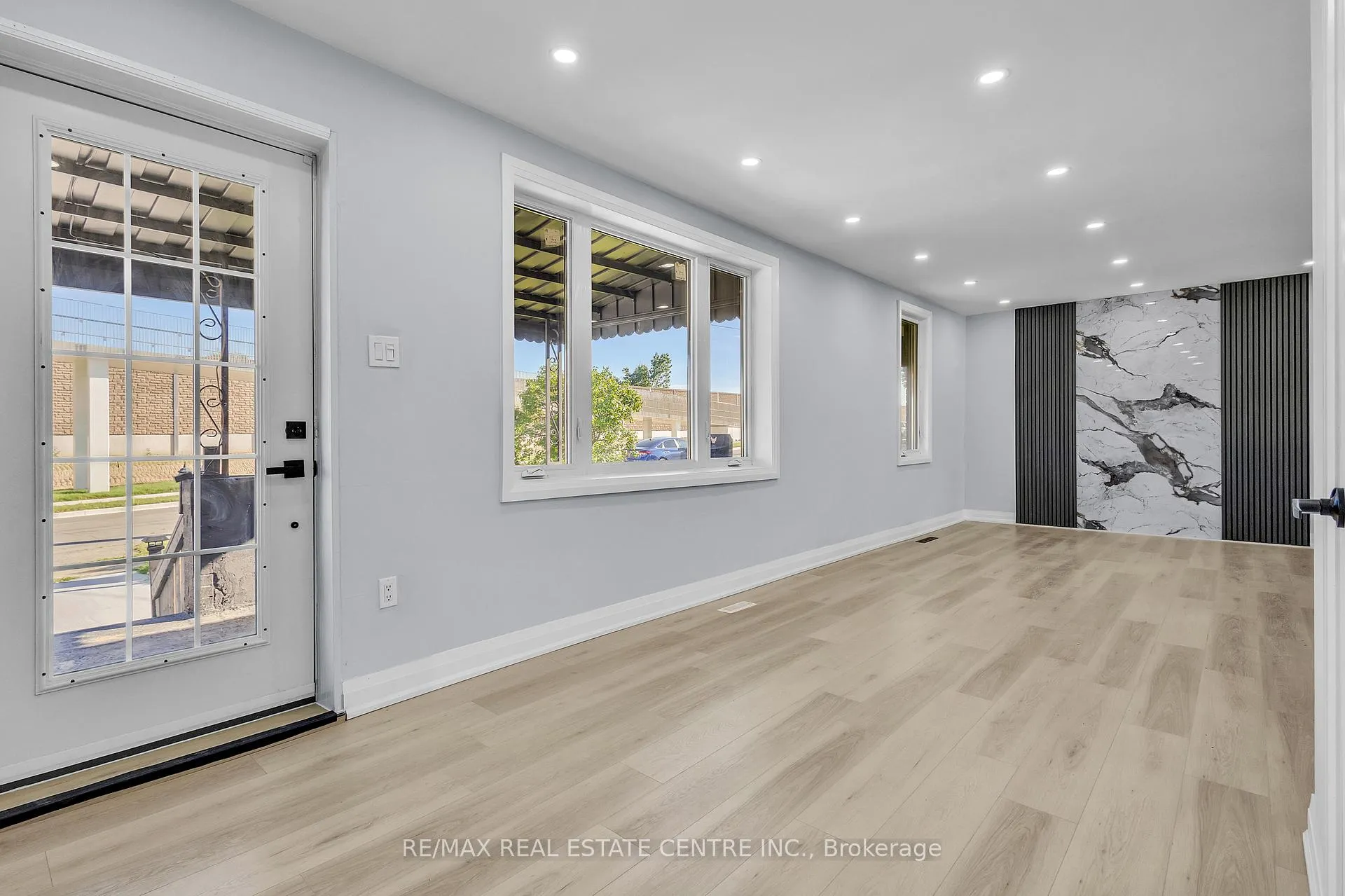 Photo 7 of 84 Avalon Place, Kitchener — HOMEH