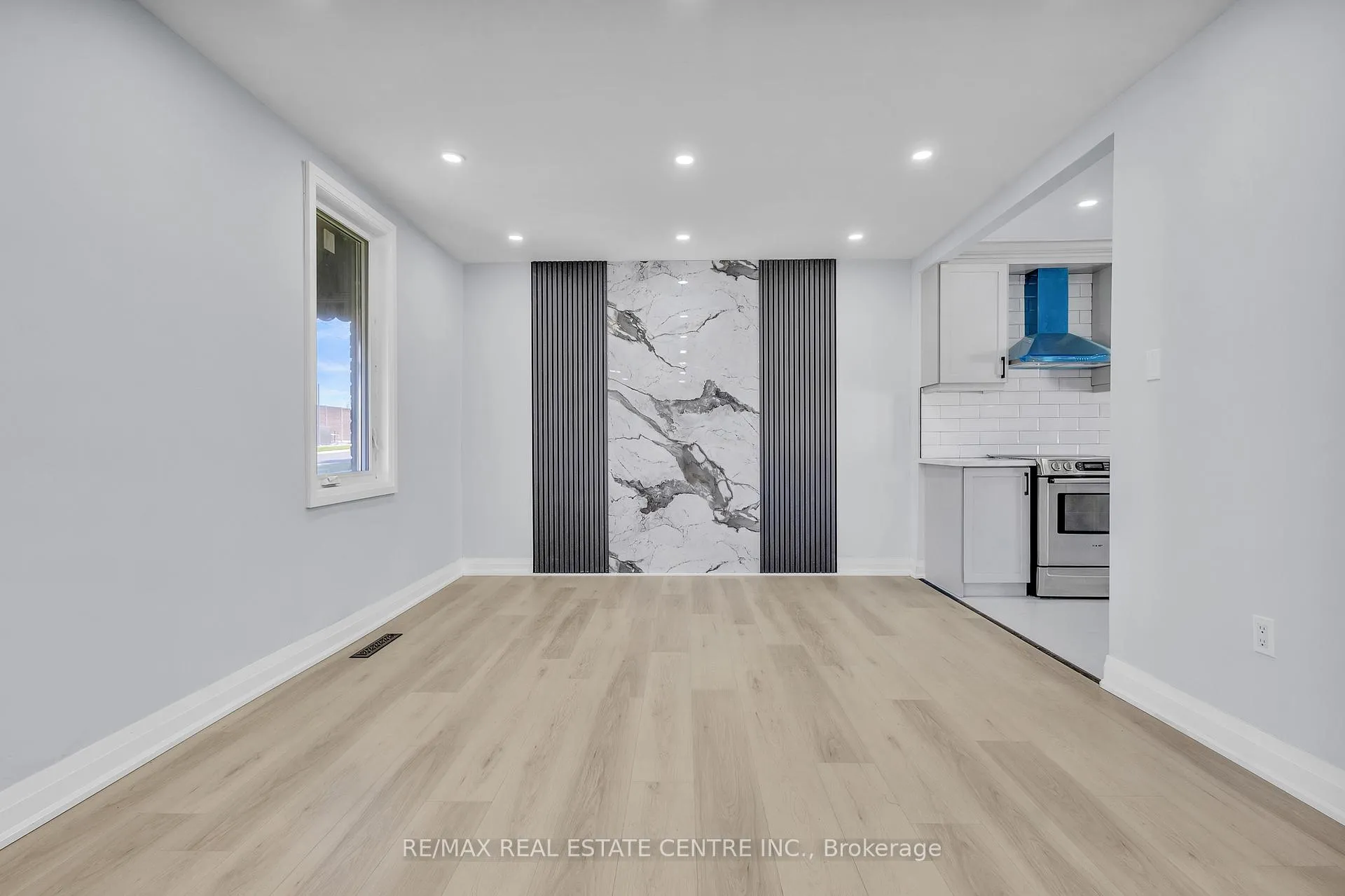 Photo 8 of 84 Avalon Place, Kitchener — HOMEH