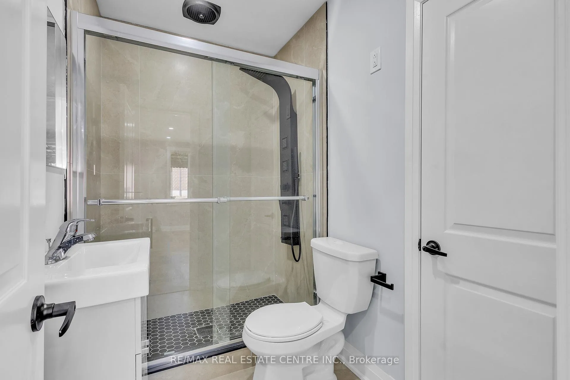 Photo 16 of 84 Avalon Place, Kitchener — HOMEH