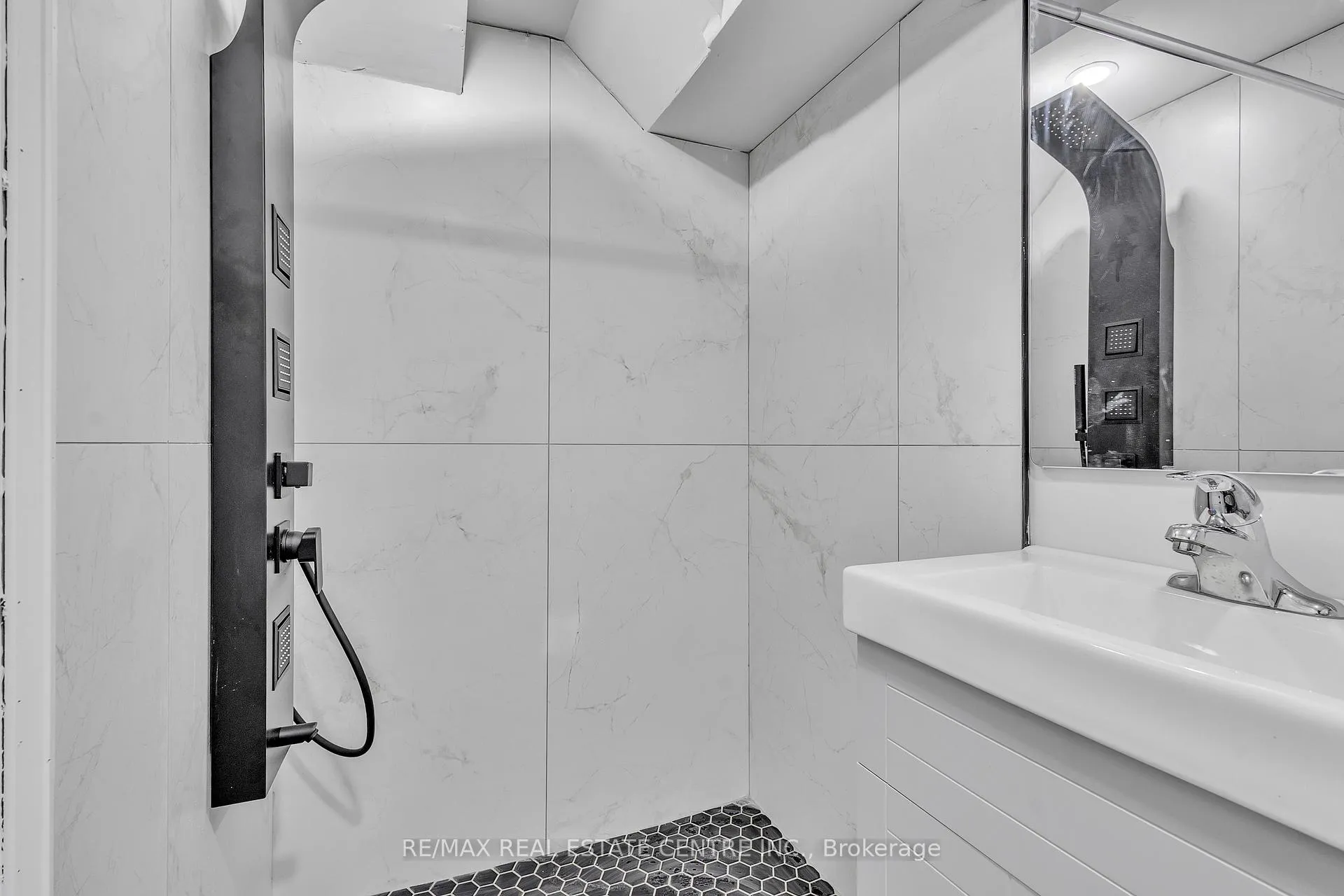 Photo 30 of 84 Avalon Place, Kitchener — HOMEH