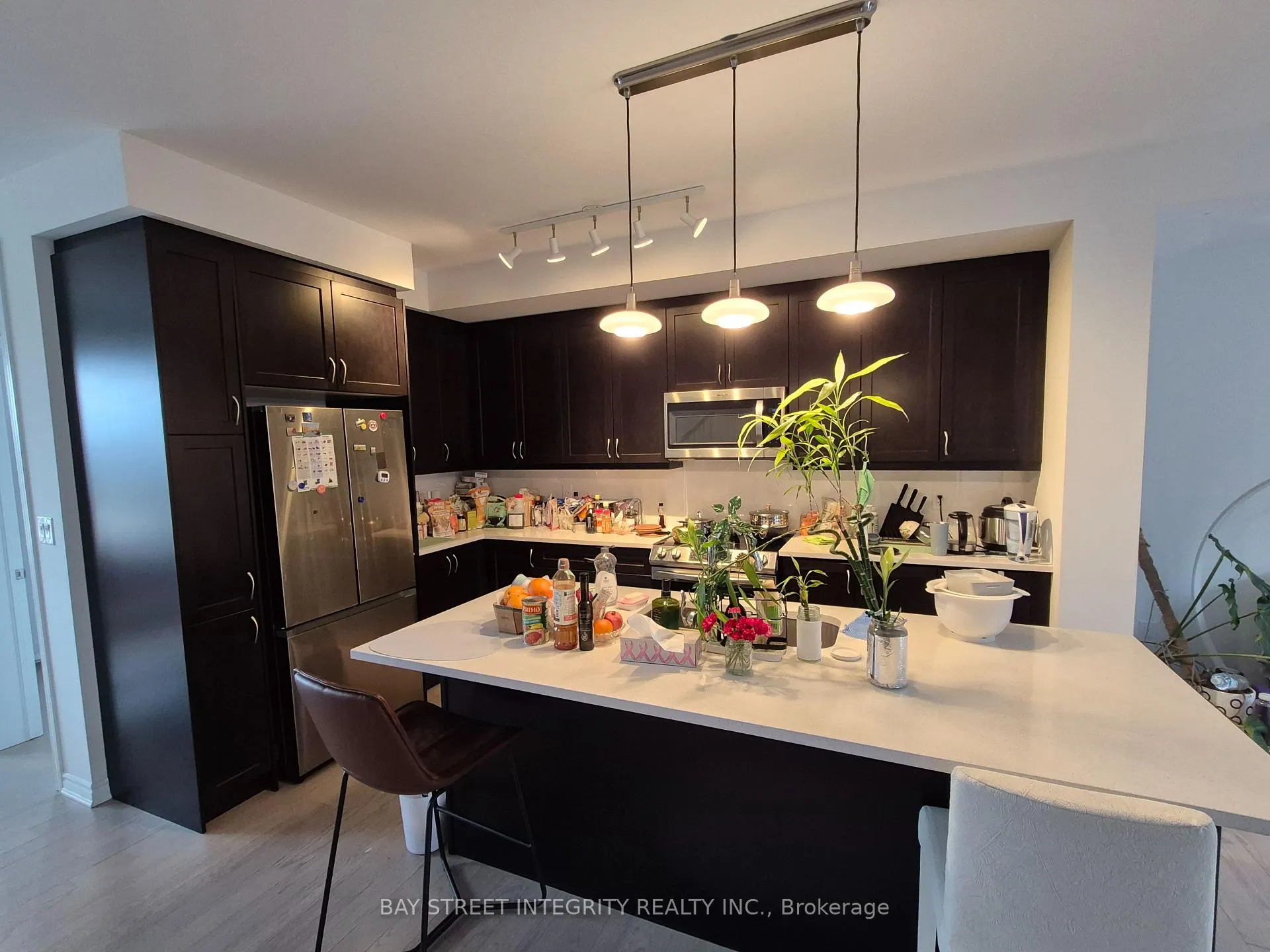 Photo 2 of 1395 Shevchenko Boulevard, Oakville, Northwest — HOMEH