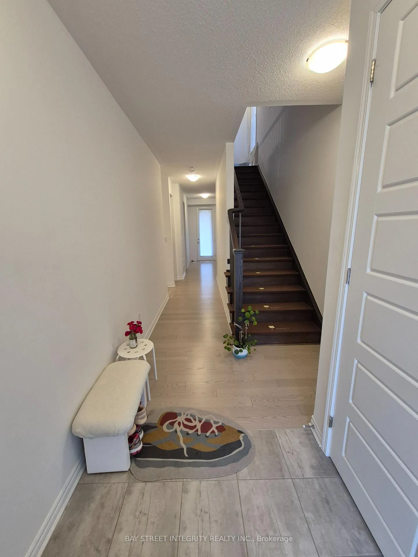 Photo 3 of 1395 Shevchenko Boulevard, Oakville, Northwest — HOMEH