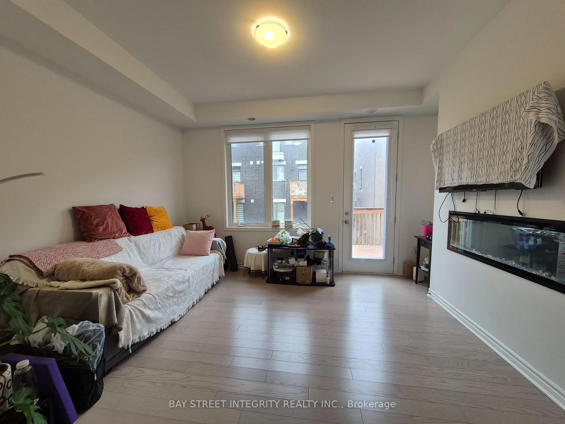 Photo 4 of 1395 Shevchenko Boulevard, Oakville, Northwest — HOMEH