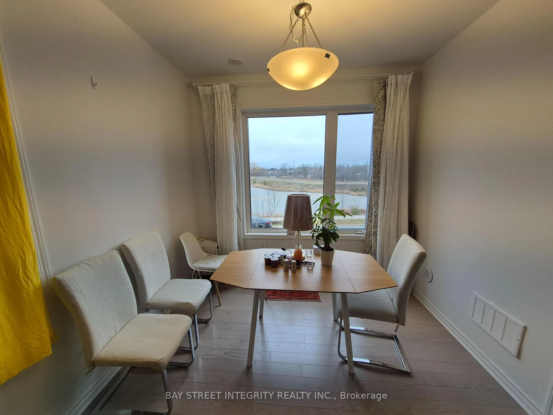 Photo 5 of 1395 Shevchenko Boulevard, Oakville, Northwest — HOMEH