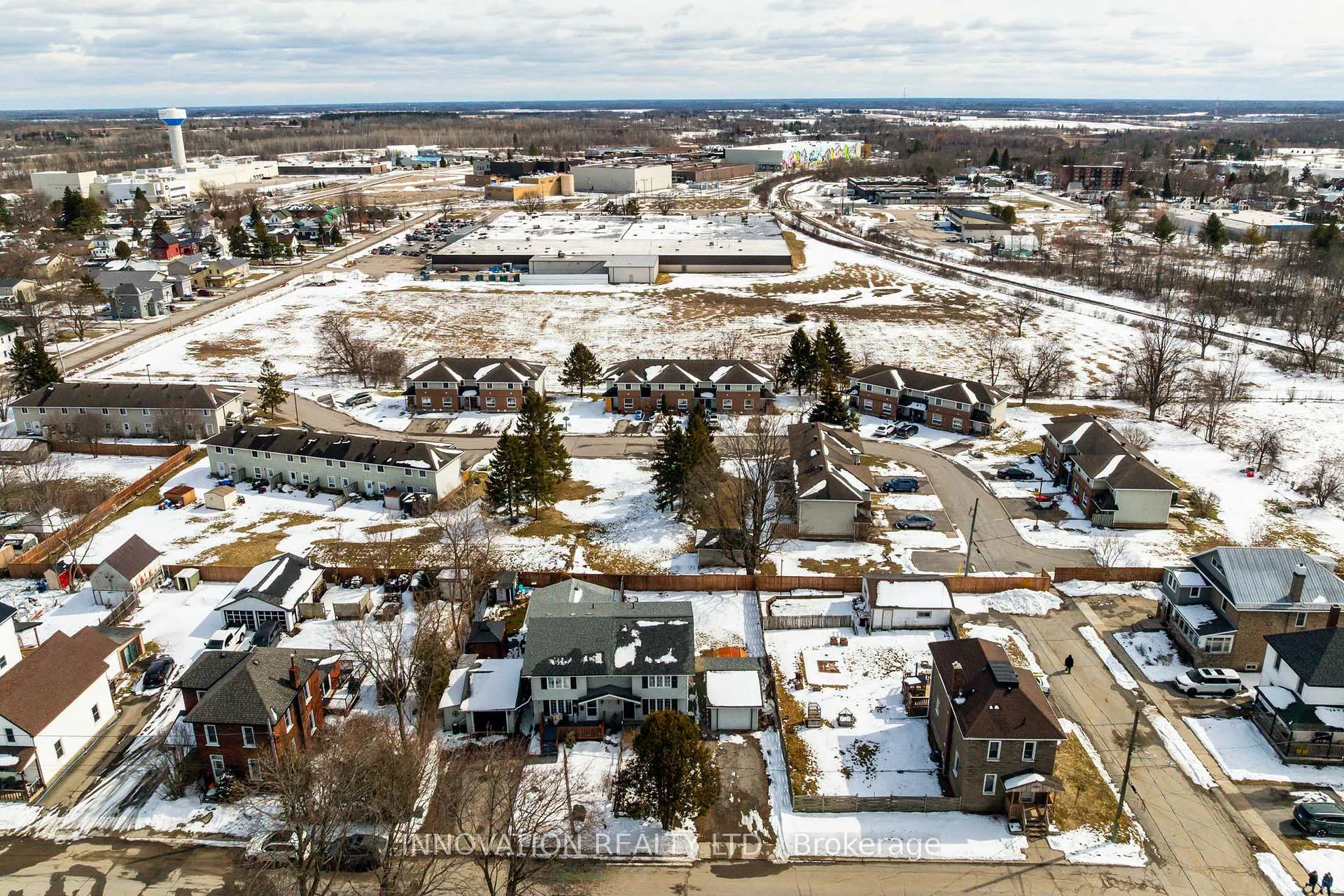 Photo 3 of 19 Thomas Street, Smiths Falls — HOMEH
