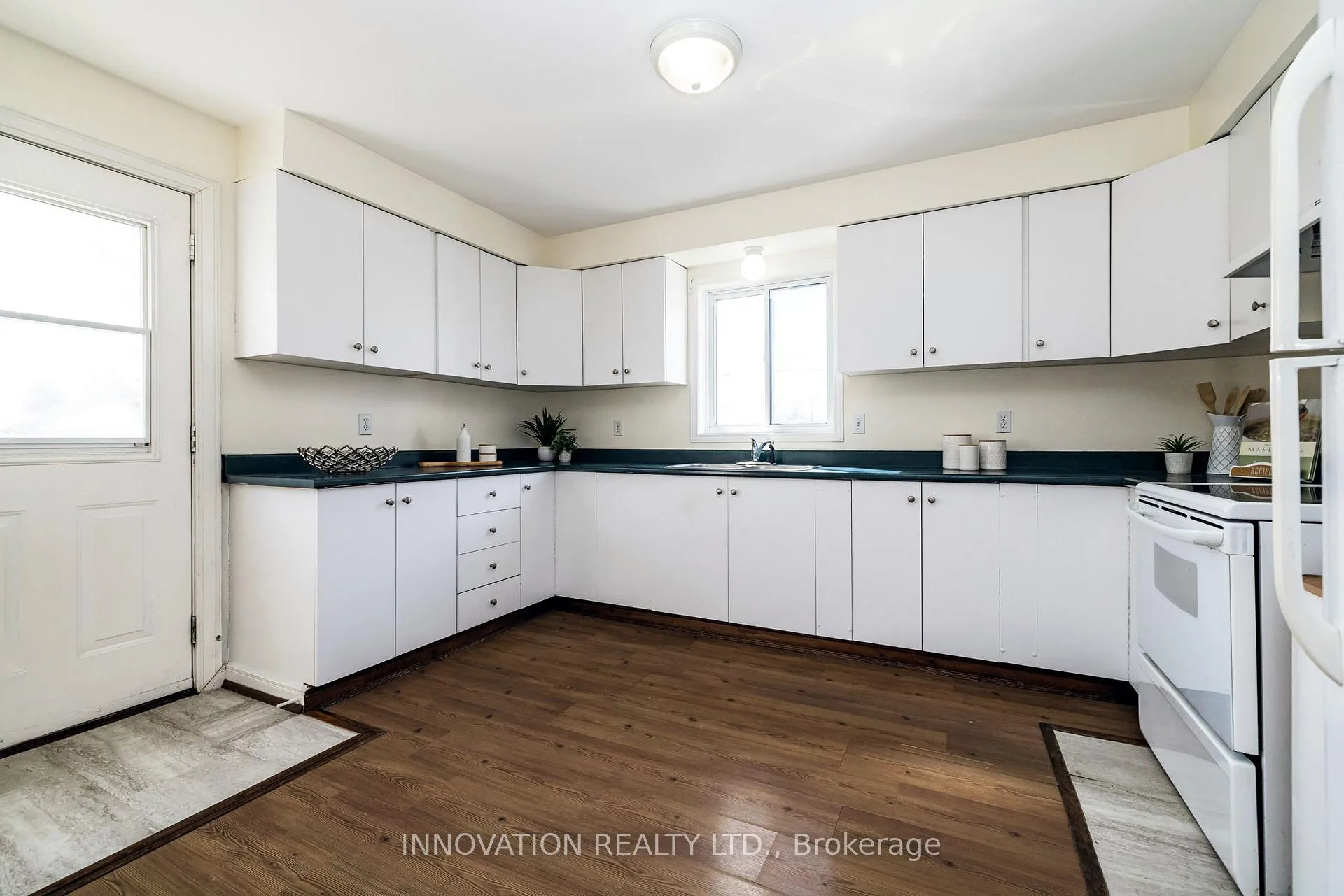 Photo 16 of 19 Thomas Street, Smiths Falls — HOMEH