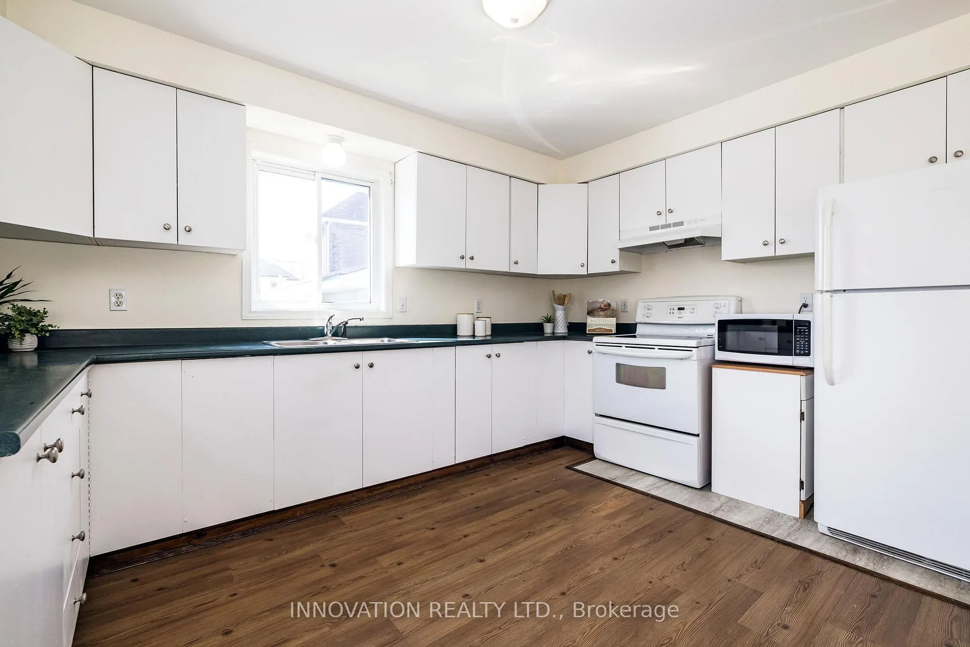 Photo 17 of 19 Thomas Street, Smiths Falls — HOMEH