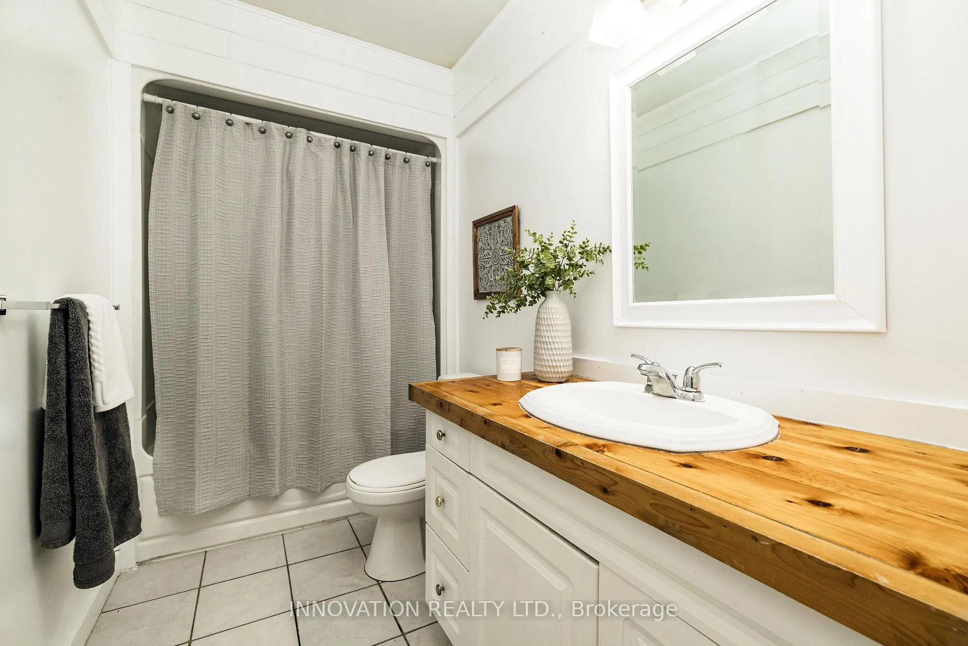 Photo 25 of 19 Thomas Street, Smiths Falls — HOMEH
