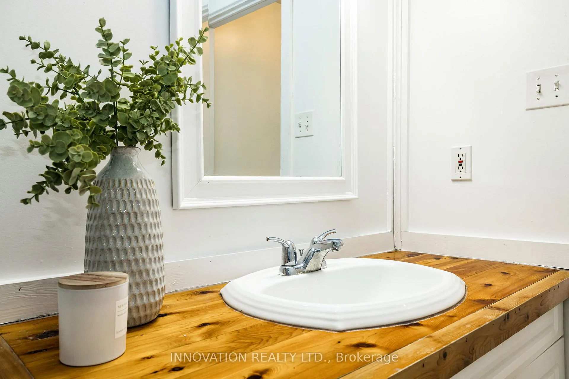 Photo 26 of 19 Thomas Street, Smiths Falls — HOMEH