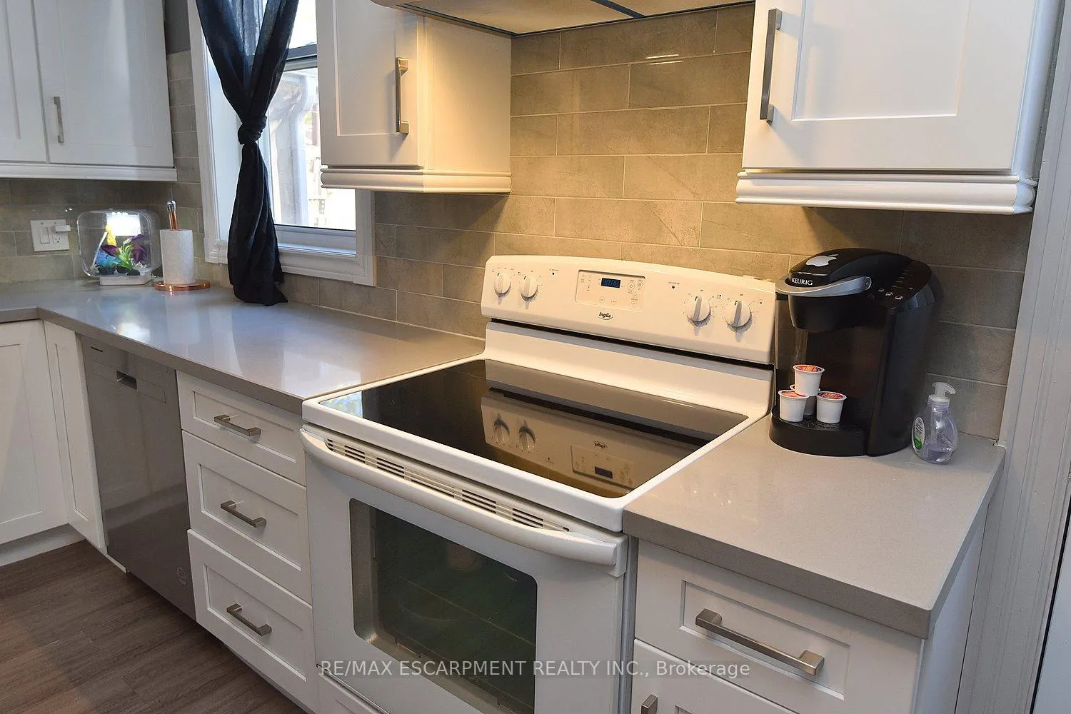 Photo 10 of 56 Kinrade Avenue, Hamilton, Gibson — HOMEH