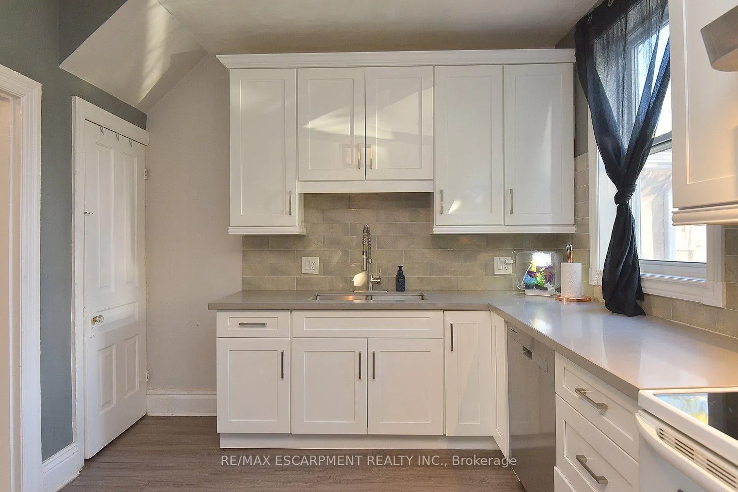 Photo 11 of 56 Kinrade Avenue, Hamilton, Gibson — HOMEH