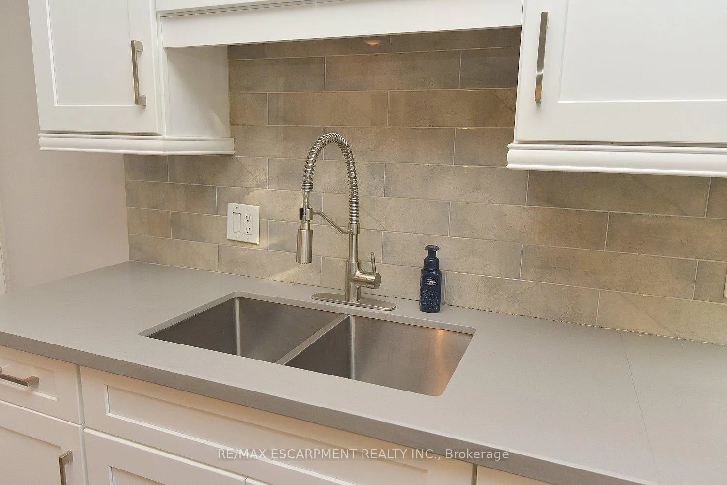 Photo 12 of 56 Kinrade Avenue, Hamilton, Gibson — HOMEH